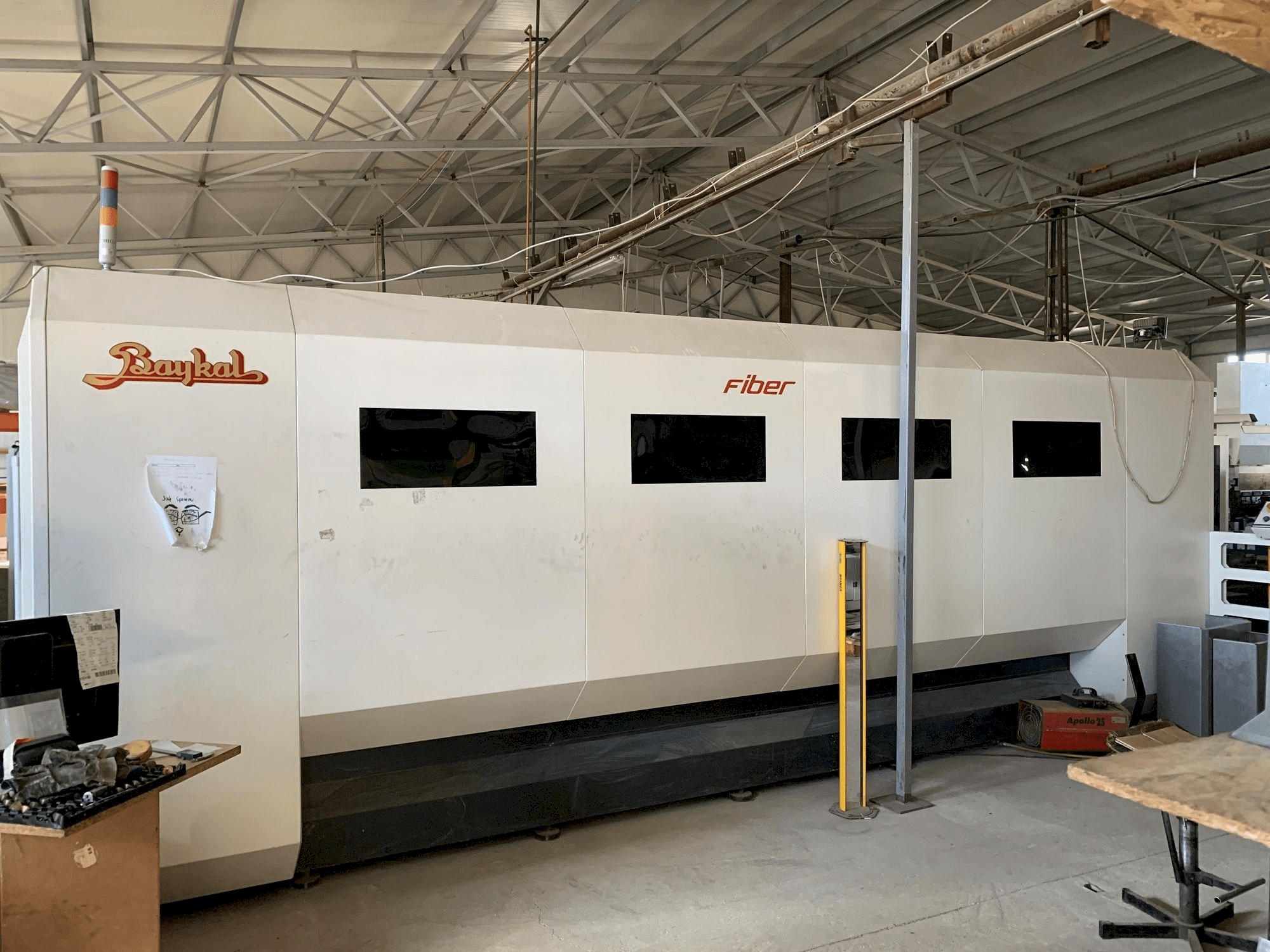 Vista frontal de la máquina Baykal BLS-NL 1530 2kW