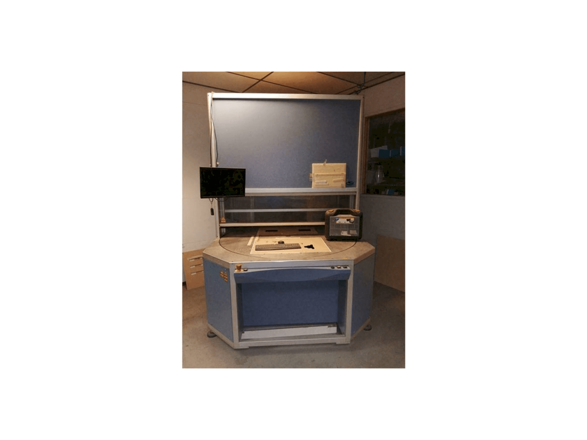 Vista frontal de la máquina SEI Laser INFINITY 5070