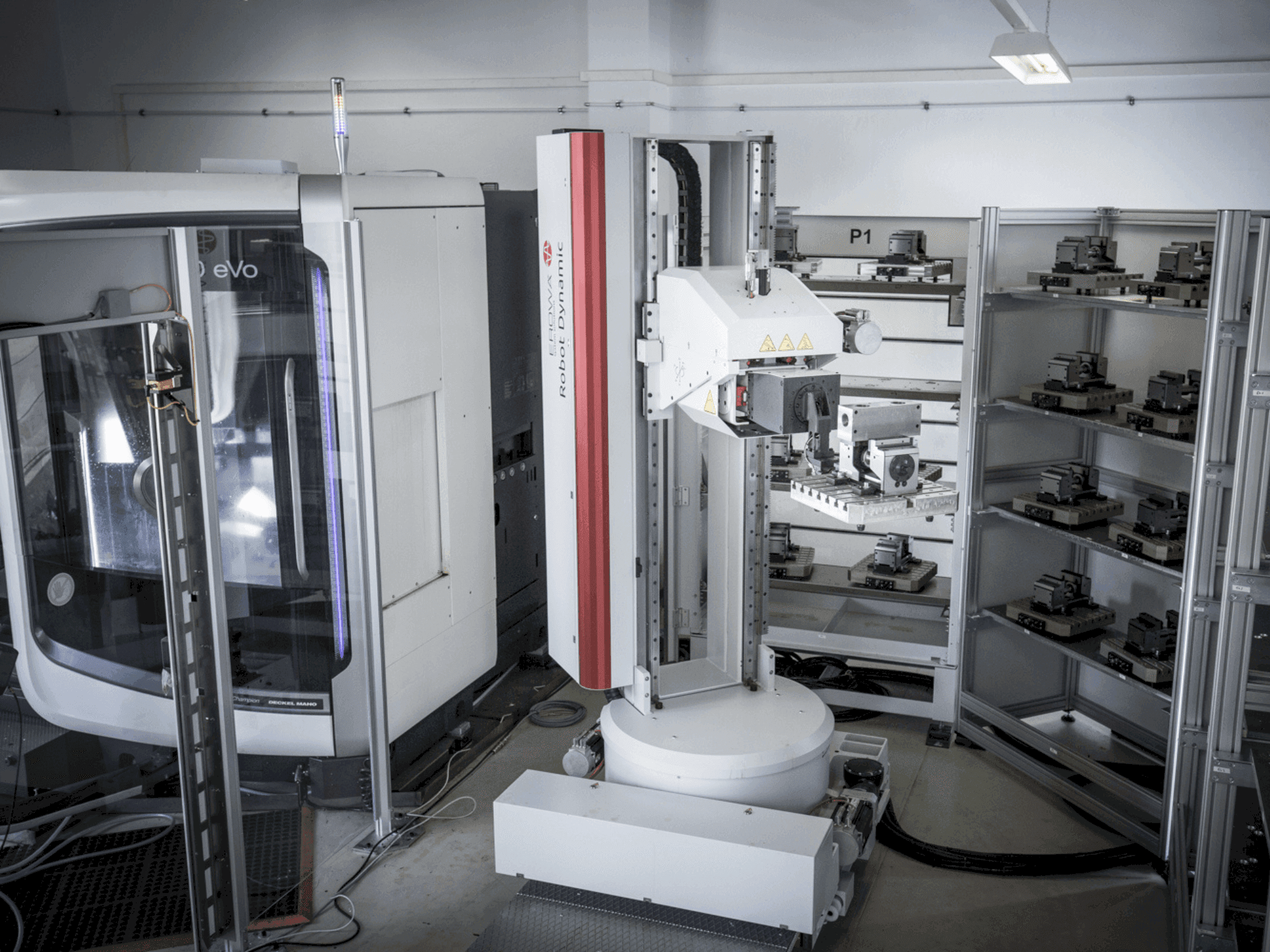 Vista frontal de la máquina DMG MORI DMU 60 EVO