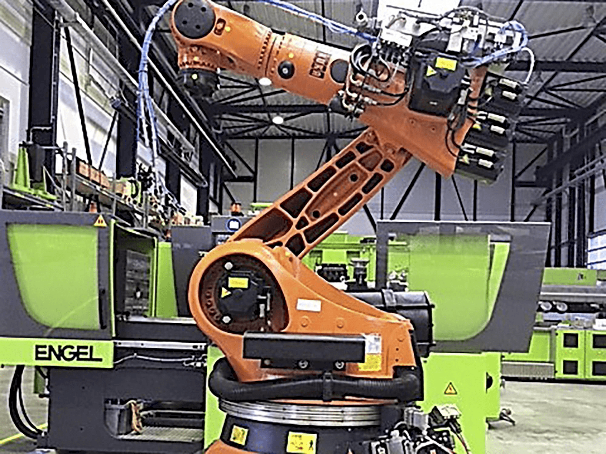 Vista frontal de la máquina KUKA KR210