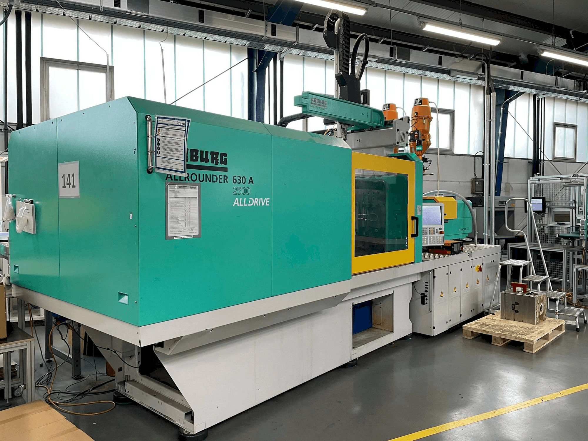 Vista frontal de la máquina Arburg Allrounder 630 A 2500-800