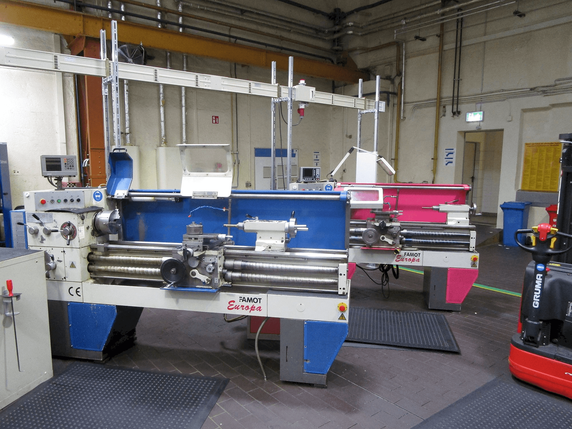 Vista frontal de la máquina FAMOT EUROPA