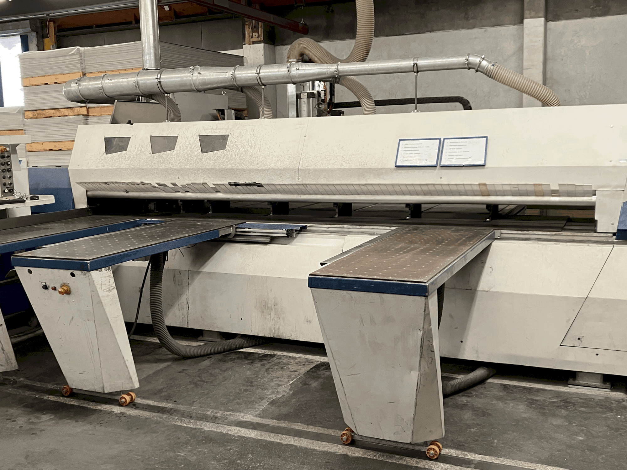 Vista frontal de la máquina PANHANS 2006