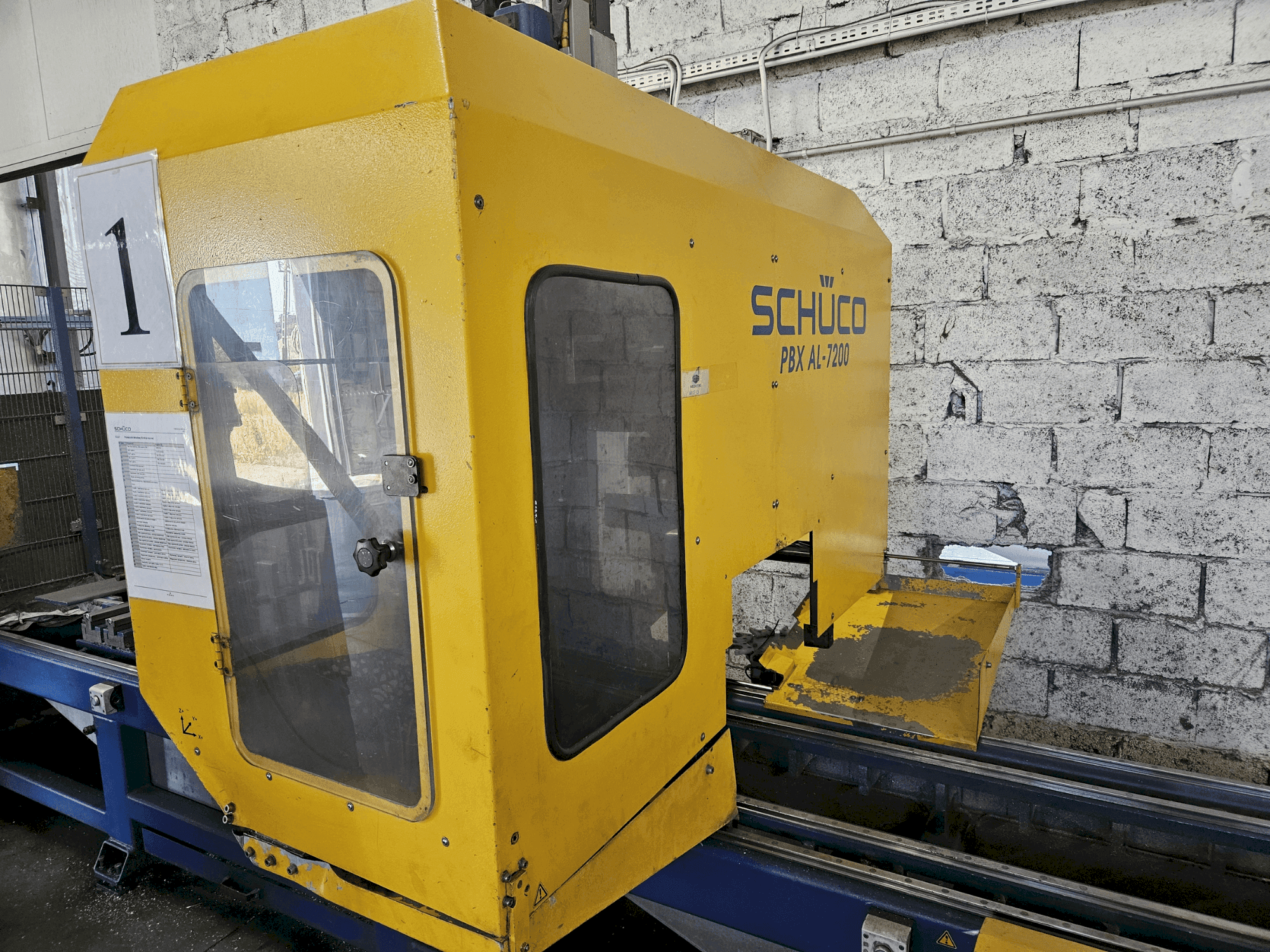 Vista frontal de la máquina SCHÜCO PBX AL-7200