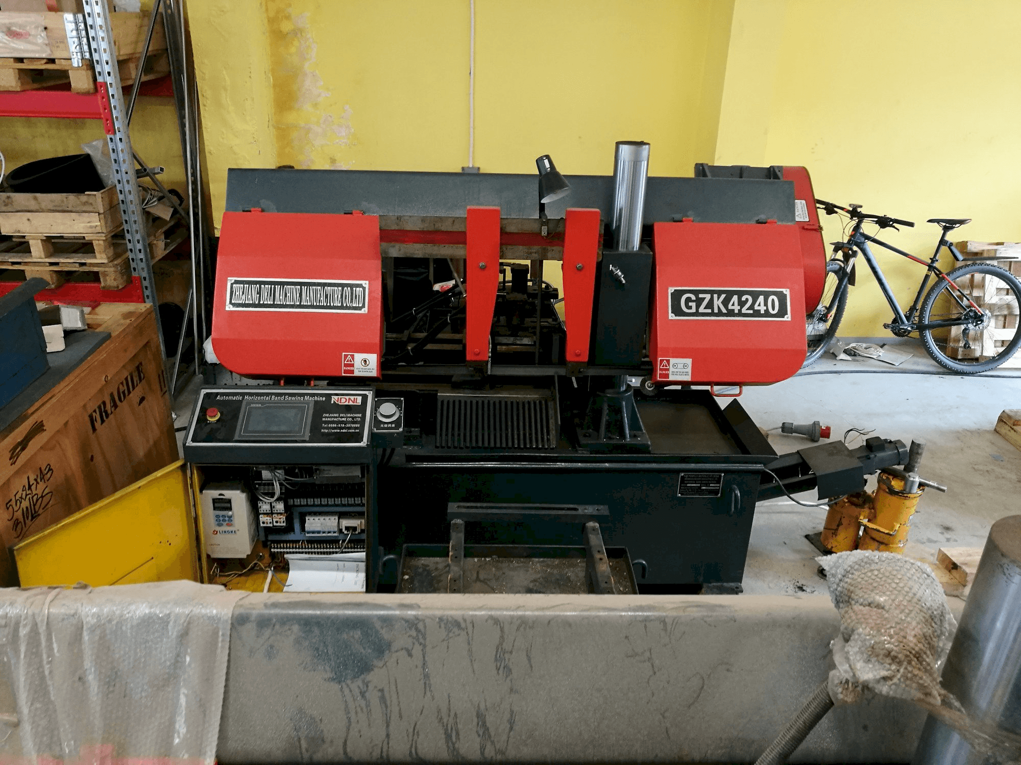 Vista frontal de la máquina NDNL GZK4240