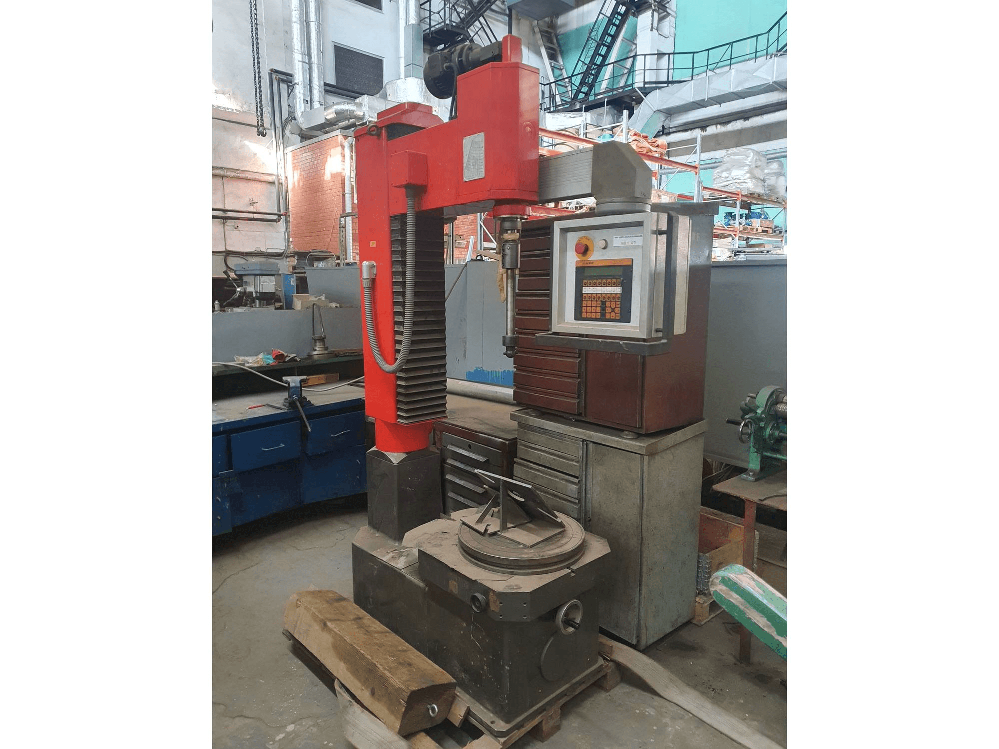 Vista frontal de la máquina TAUMELUS III N