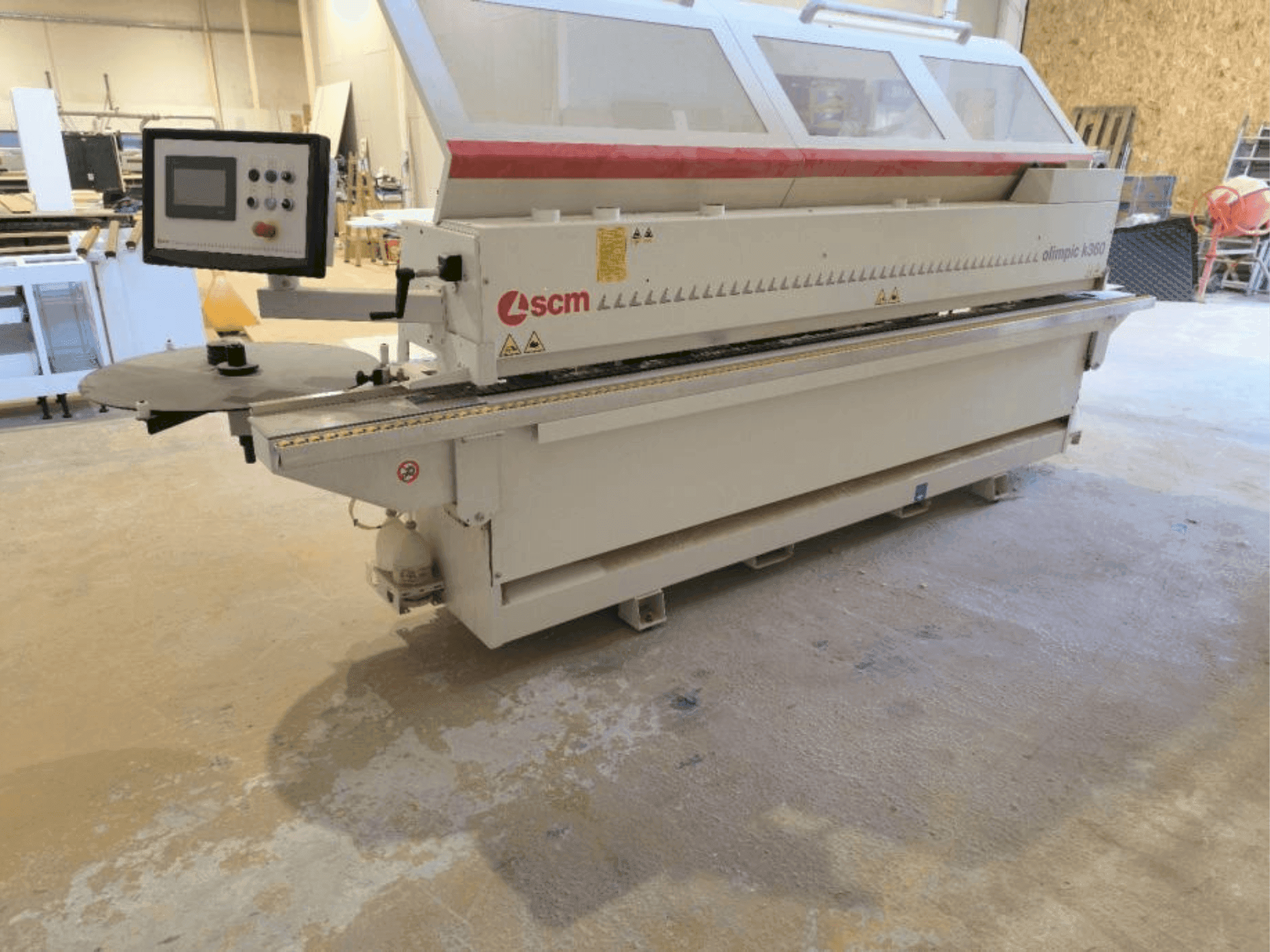 Vista frontal de la máquina SCM Olimpic K360