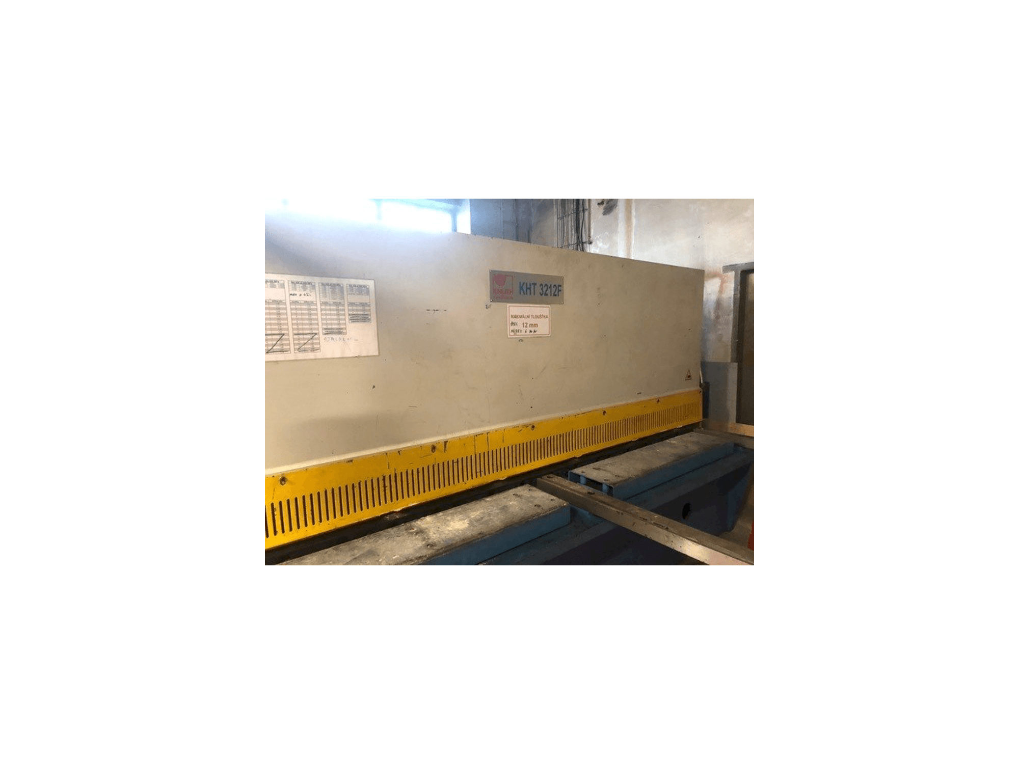 Vista frontal de la máquina KNUTH KHT 3212 F