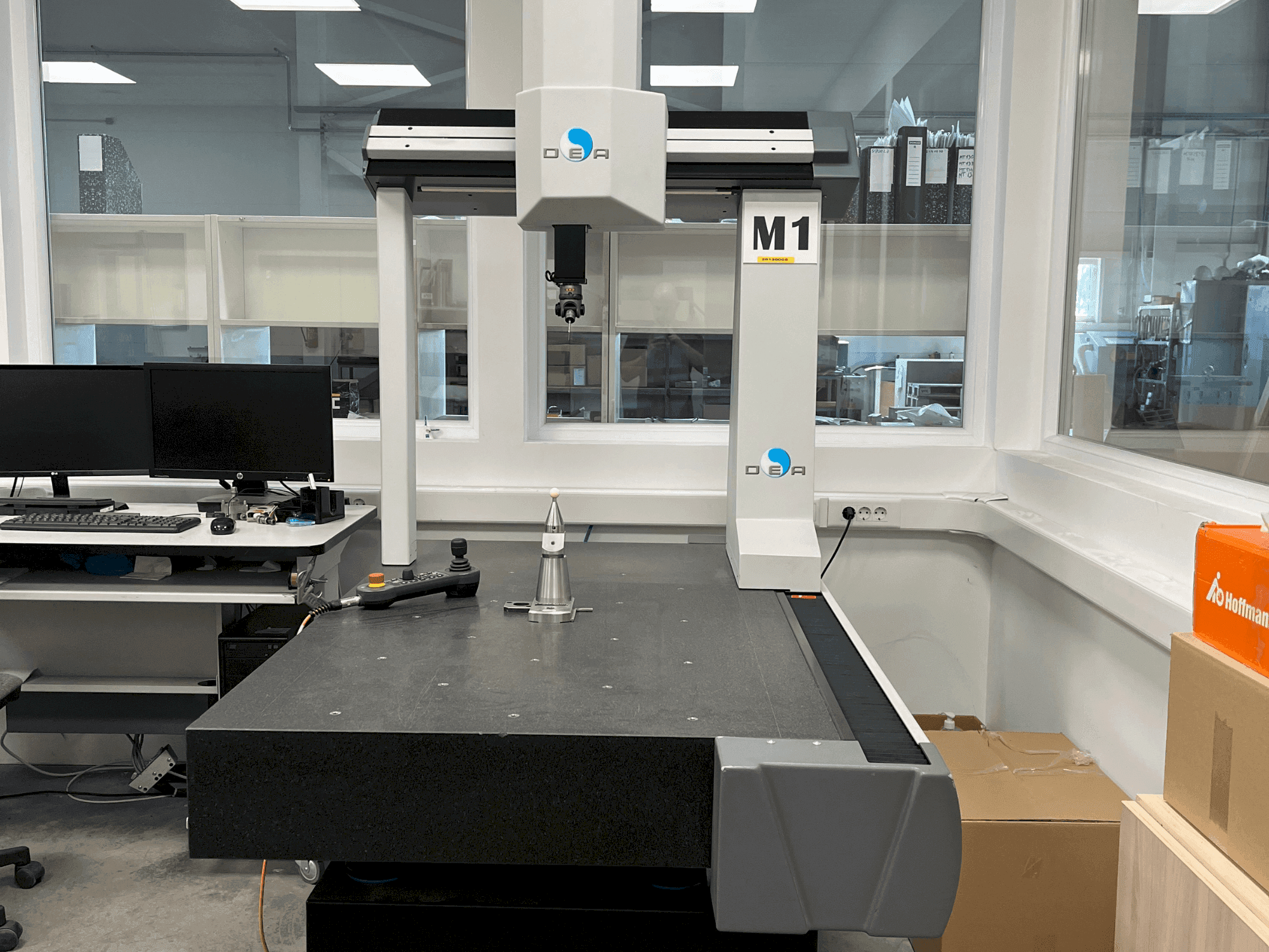 Vista frontal de la máquina Hexagon PIONEER 061006