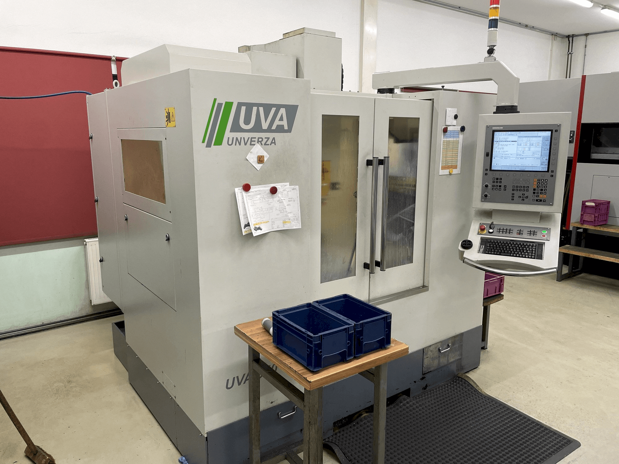 Vista frontal de la máquina HOMMEL UNVERZAGT UVA 550 Plus