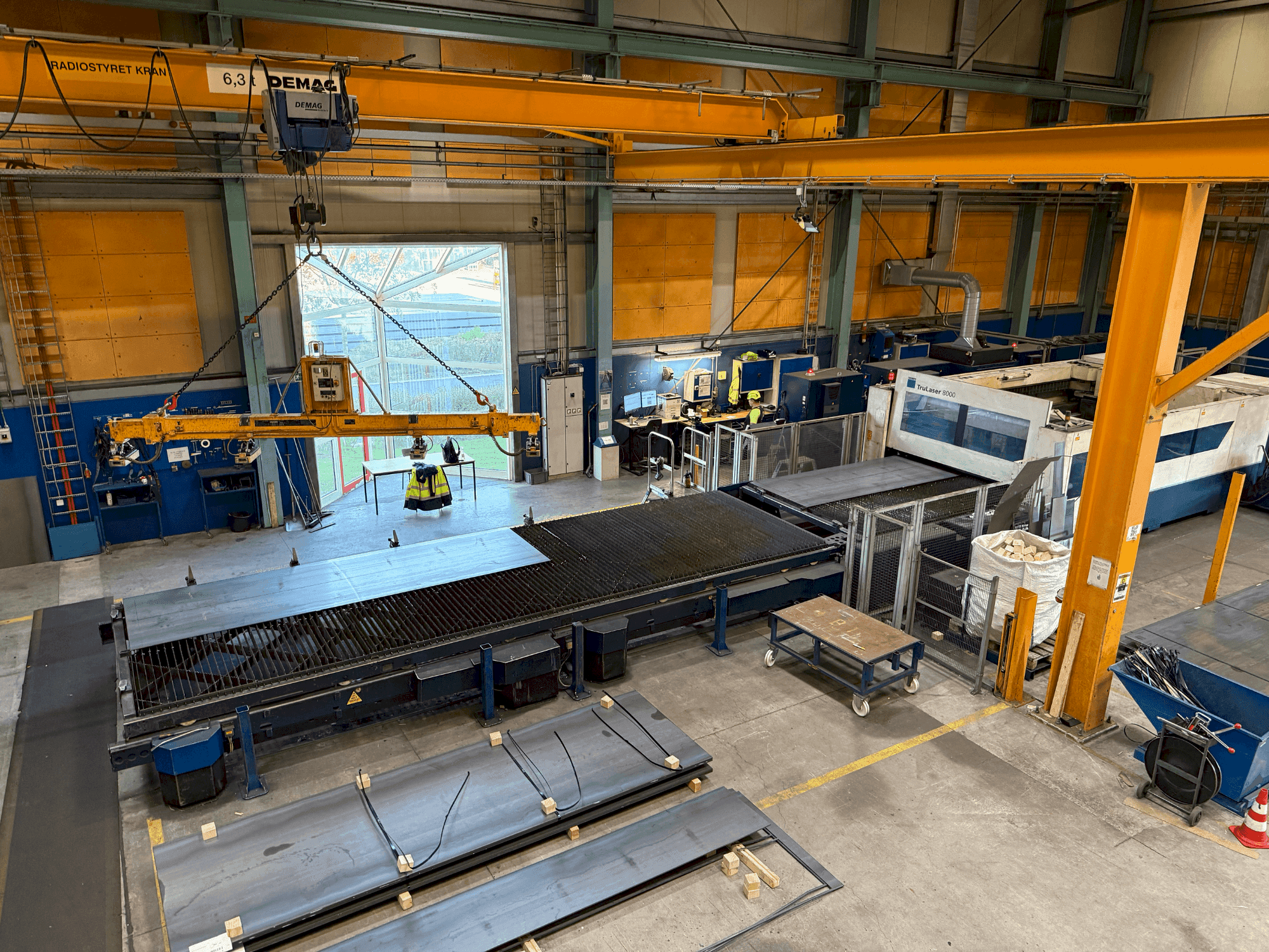 Vista frontal de la máquina TRUMPF TruLaser 8000