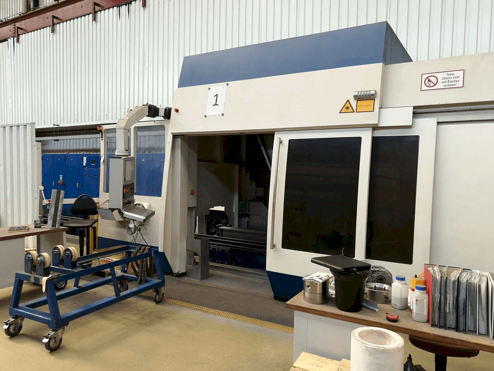 Vista frontal de la máquina Trumpf DMD505