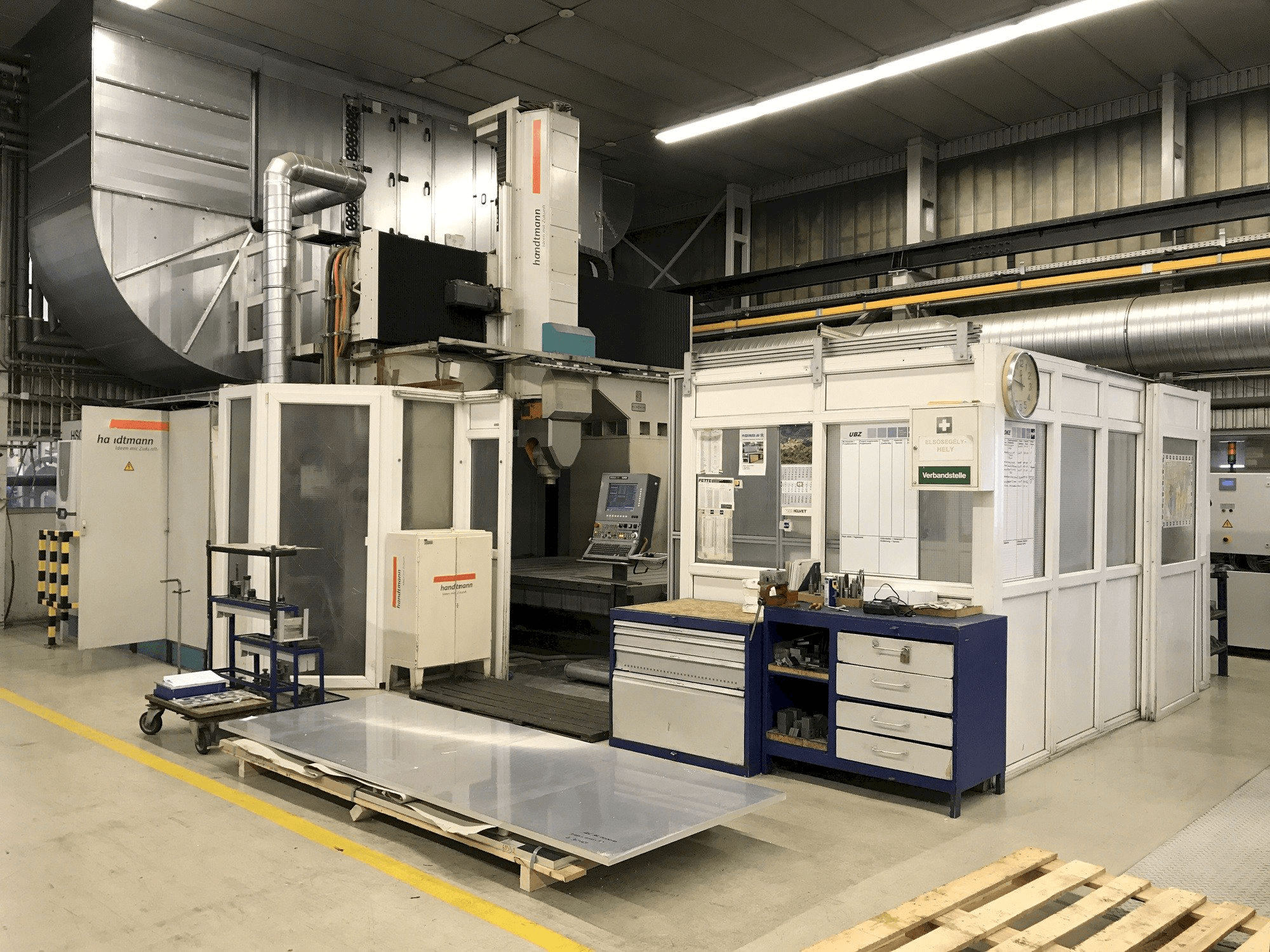 Vista frontal de la máquina Handtmann UBZ NT 300/200 T2