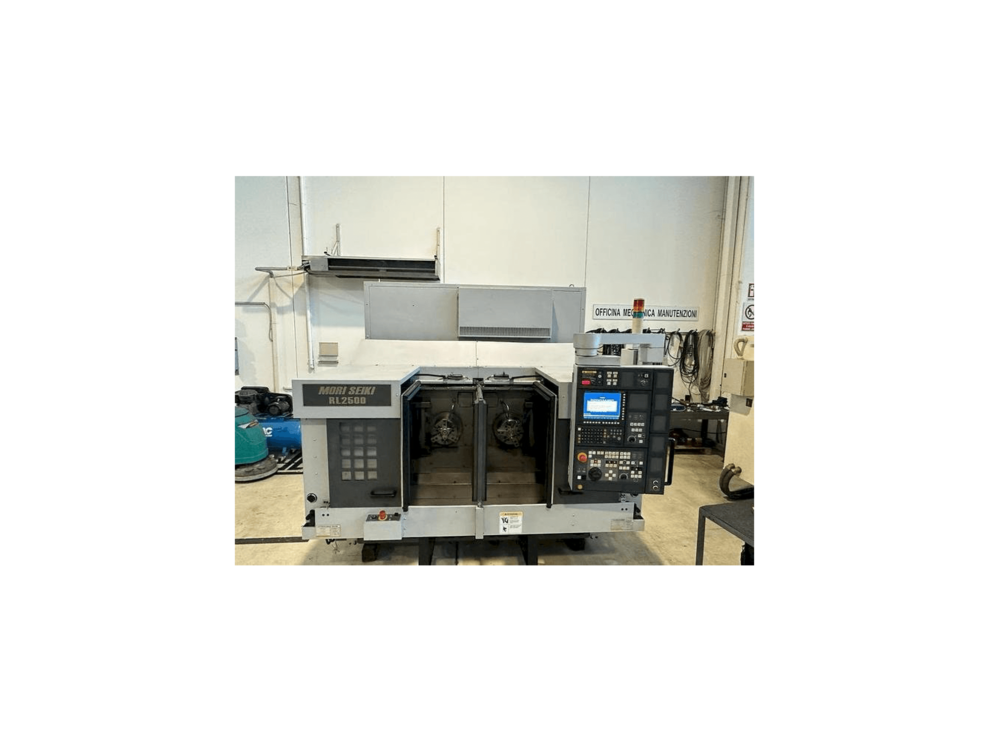 Vista frontal de la máquina MORI SEIKI RL 2500