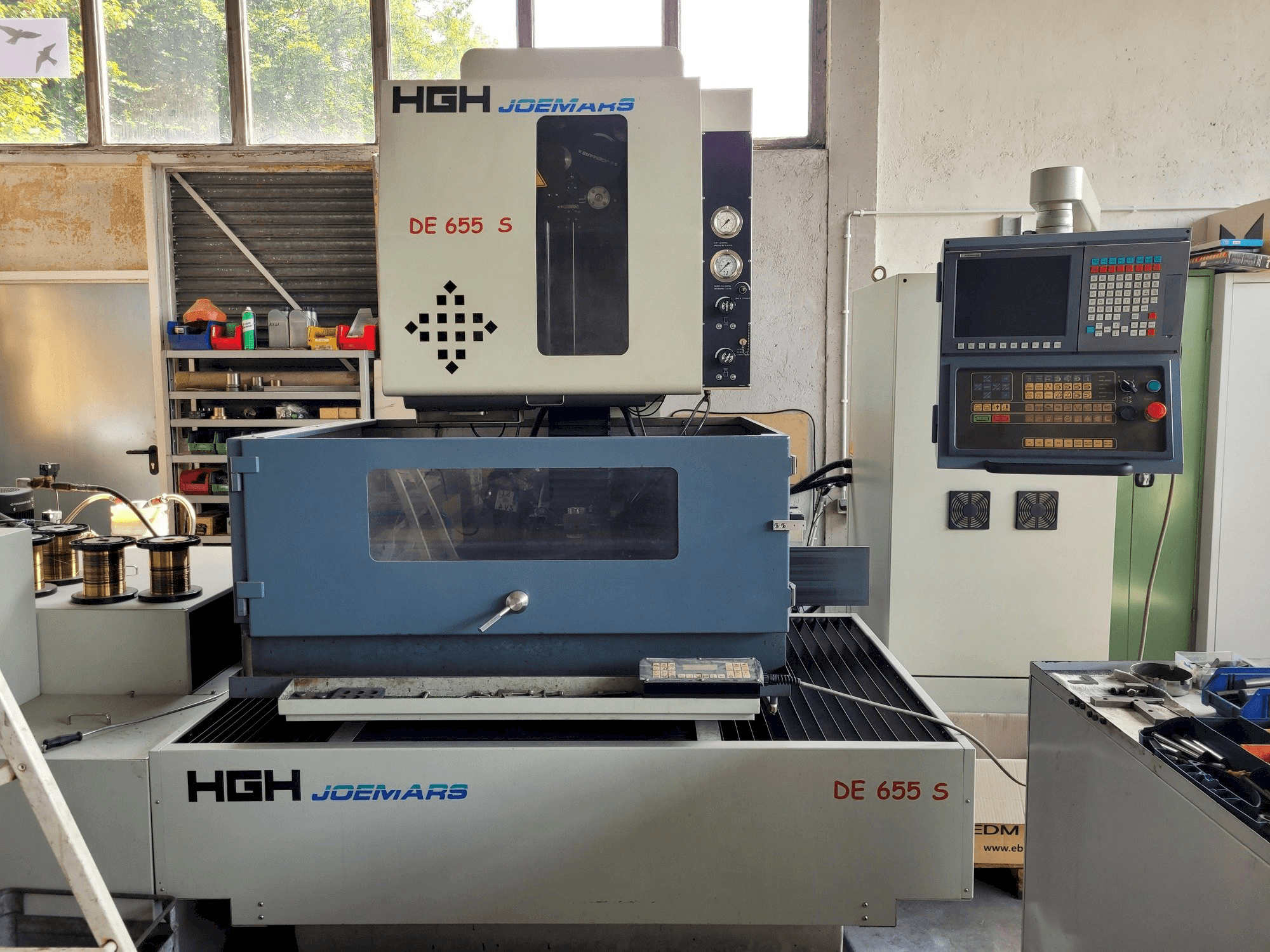 Vista frontal de la máquina Joemars AWT 655S