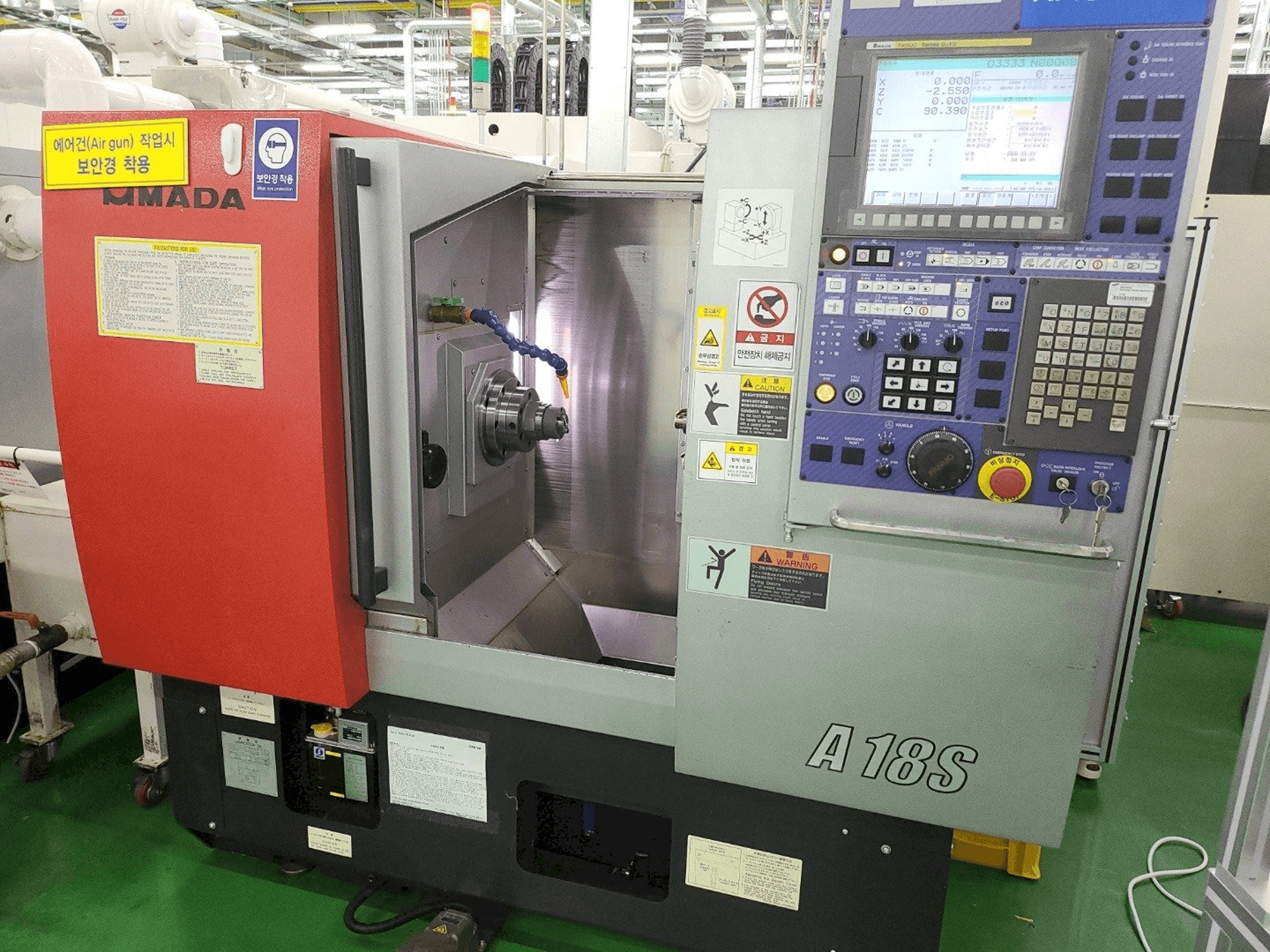 Vista frontal de la máquina AMADA A-18S