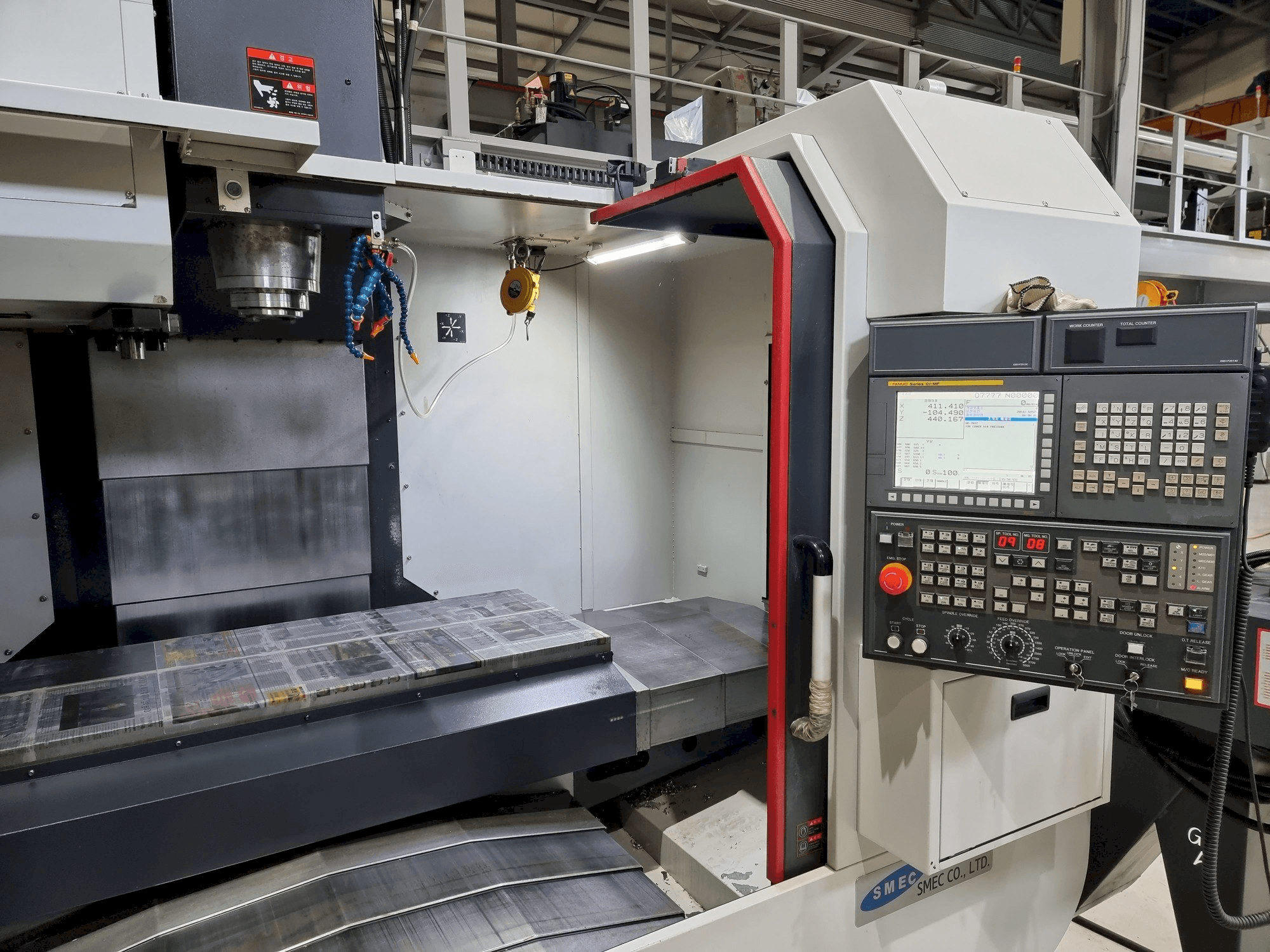 Vista frontal de la máquina SMEC LCV 650