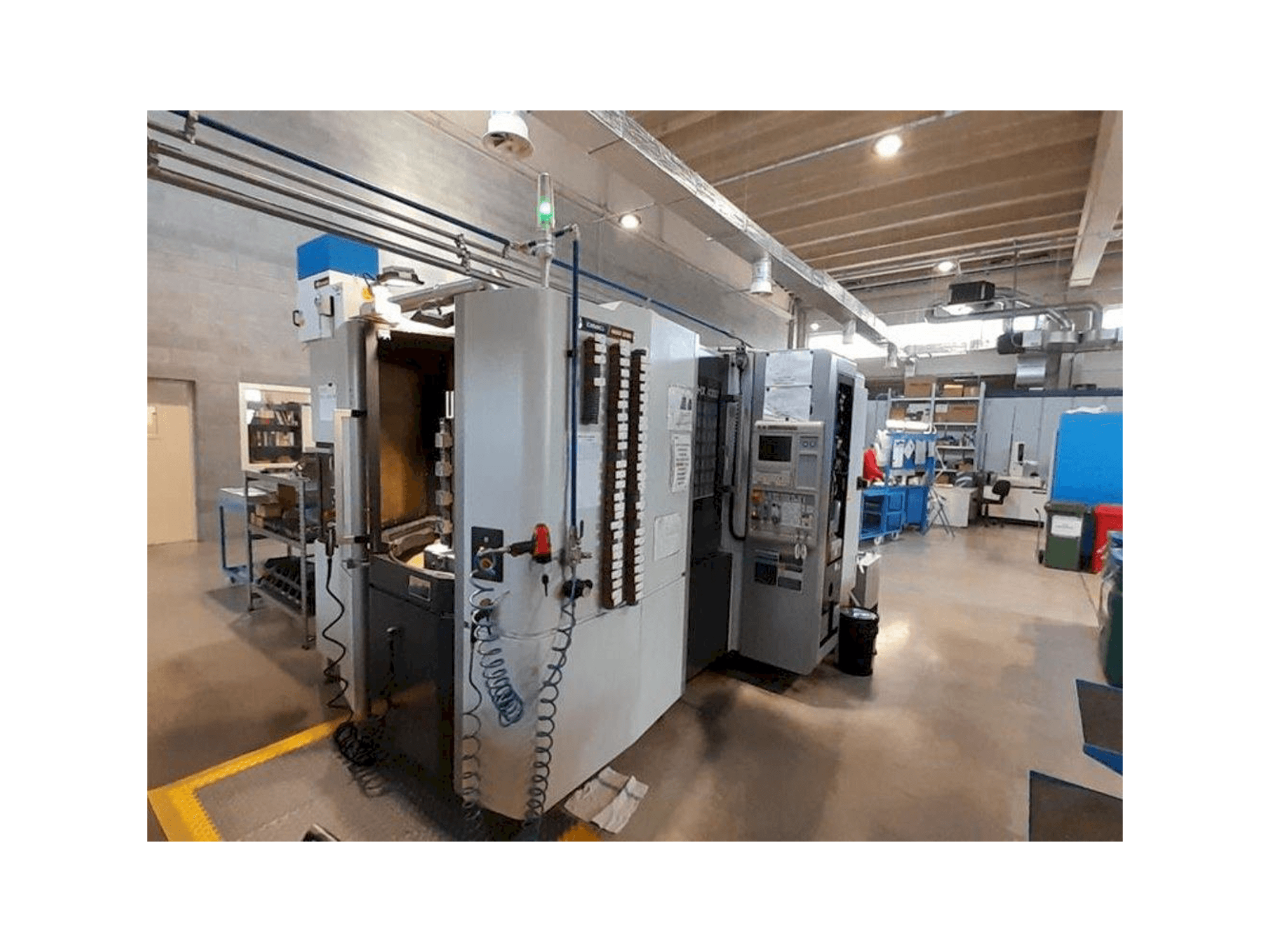 Vista frontal de la máquina DMG NHX 4000