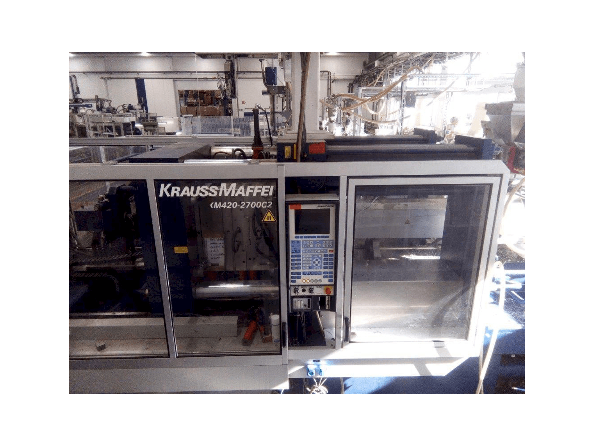 Vista frontal de la máquina Krauss Maffei KM 420/2700 C2