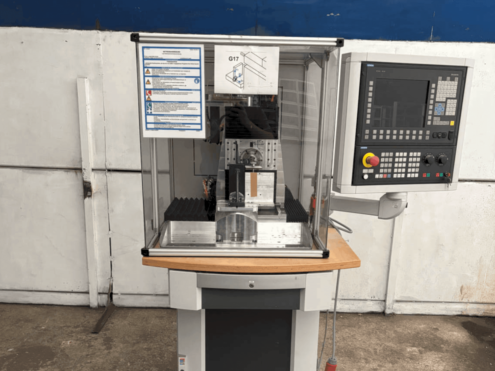 Vista frontal de la máquina HELLER PT 16