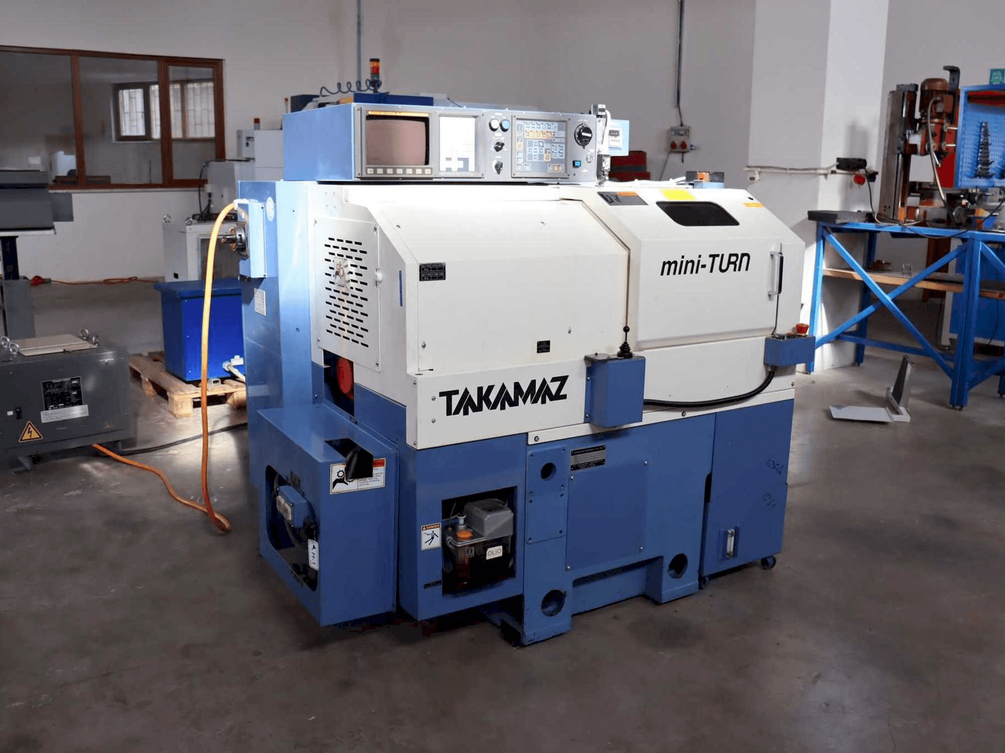 Vista frontal de la máquina Takamaz mini-Turn
