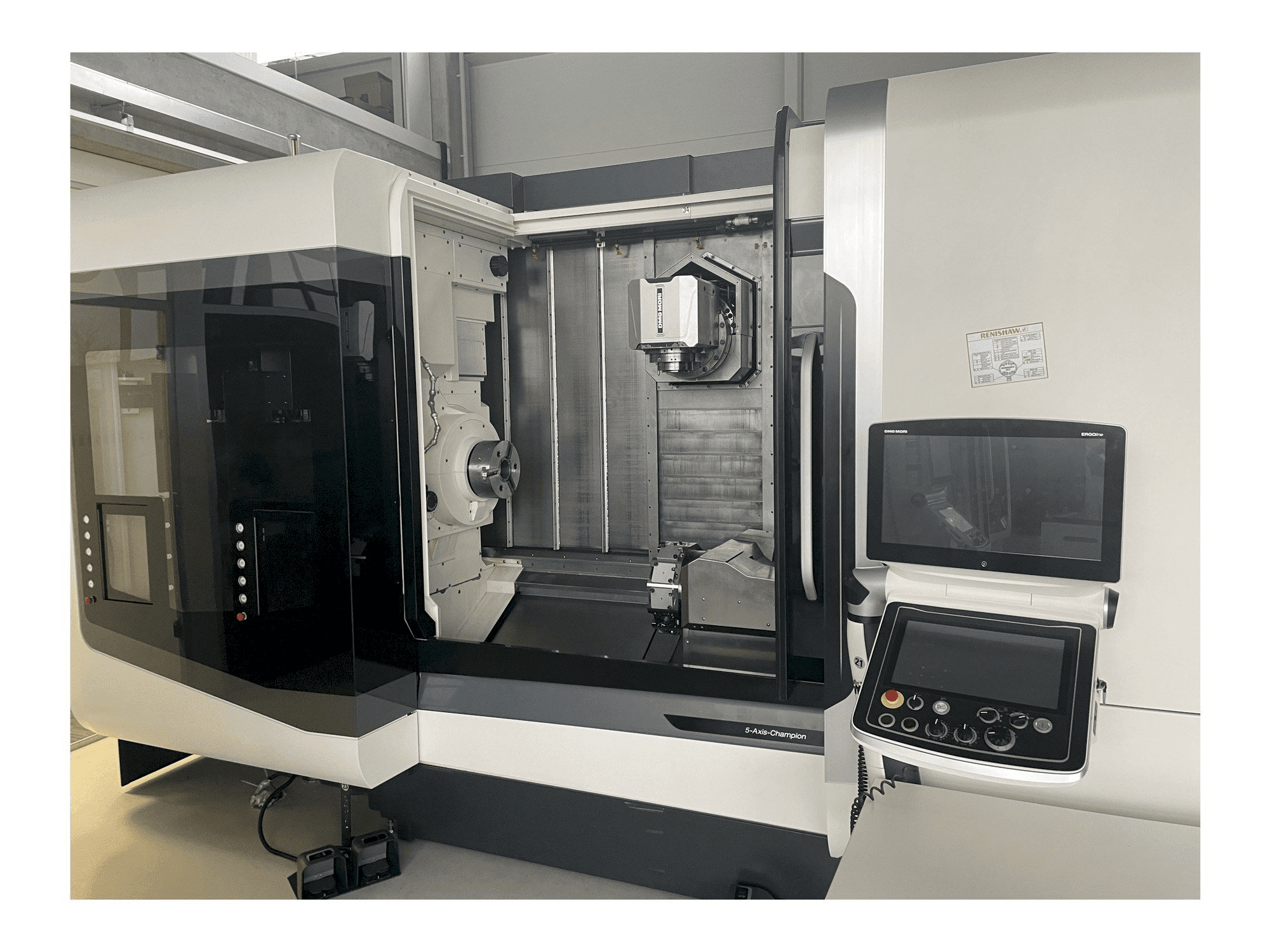Vista frontal de la máquina DMG MORI NTX 2500/1500