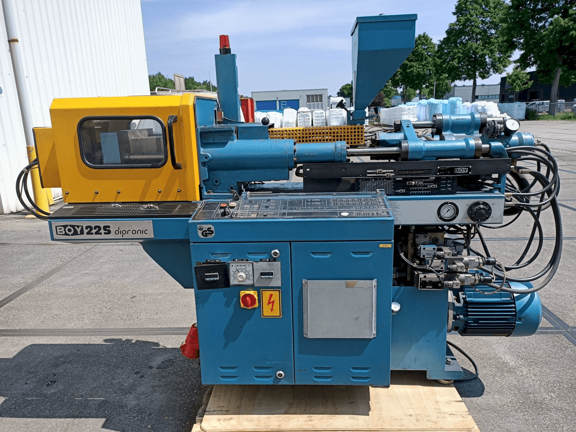 Vista frontal de la máquina BOY 22S dipronic