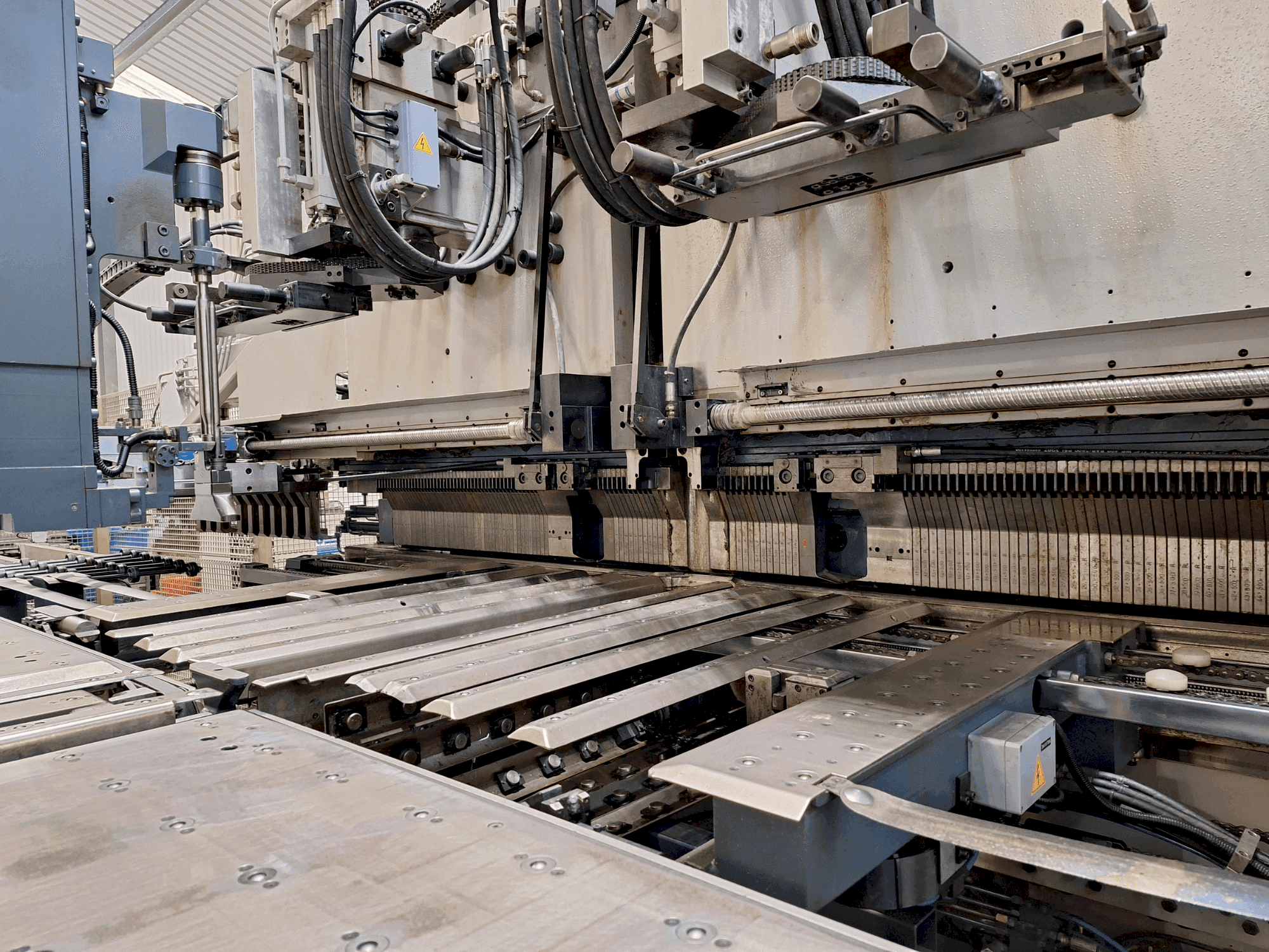 Vista frontal de la máquina Salvagnini P4-2220