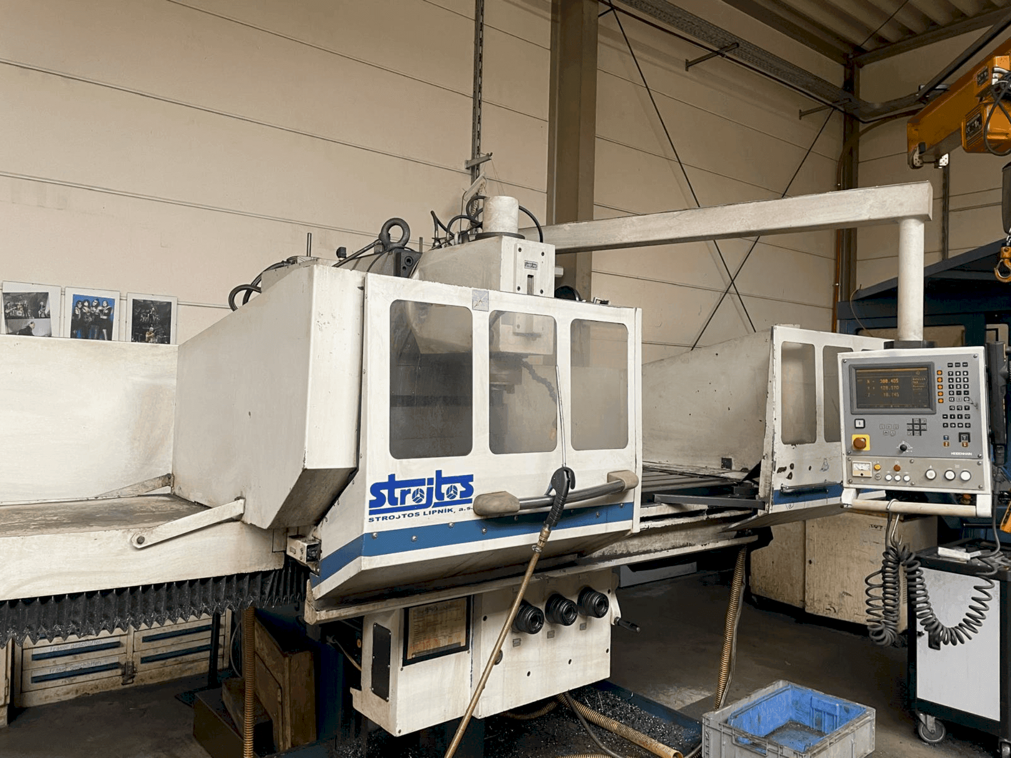 Vista frontal de la máquina Strojtos FGS 63 NCP