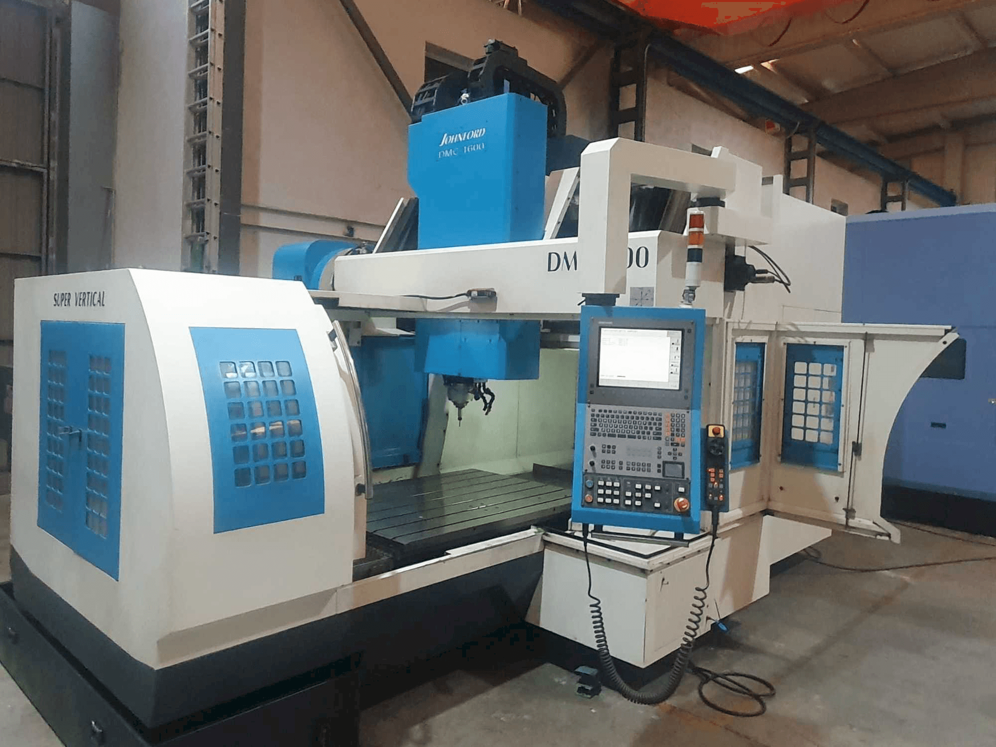 Vista frontal de la máquina Johnford DMC-1600