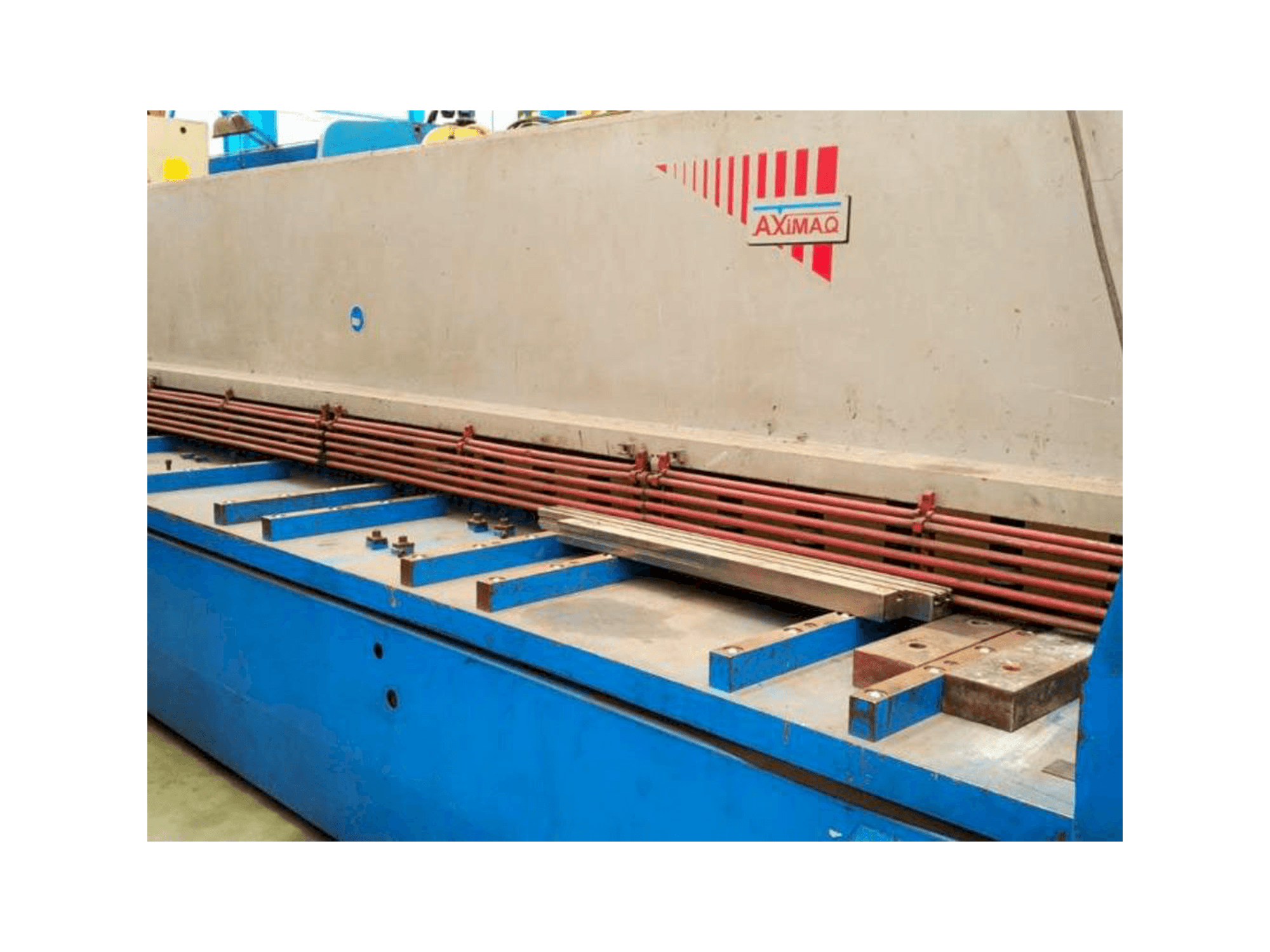 Vista frontal de la máquina Axial CP-1060