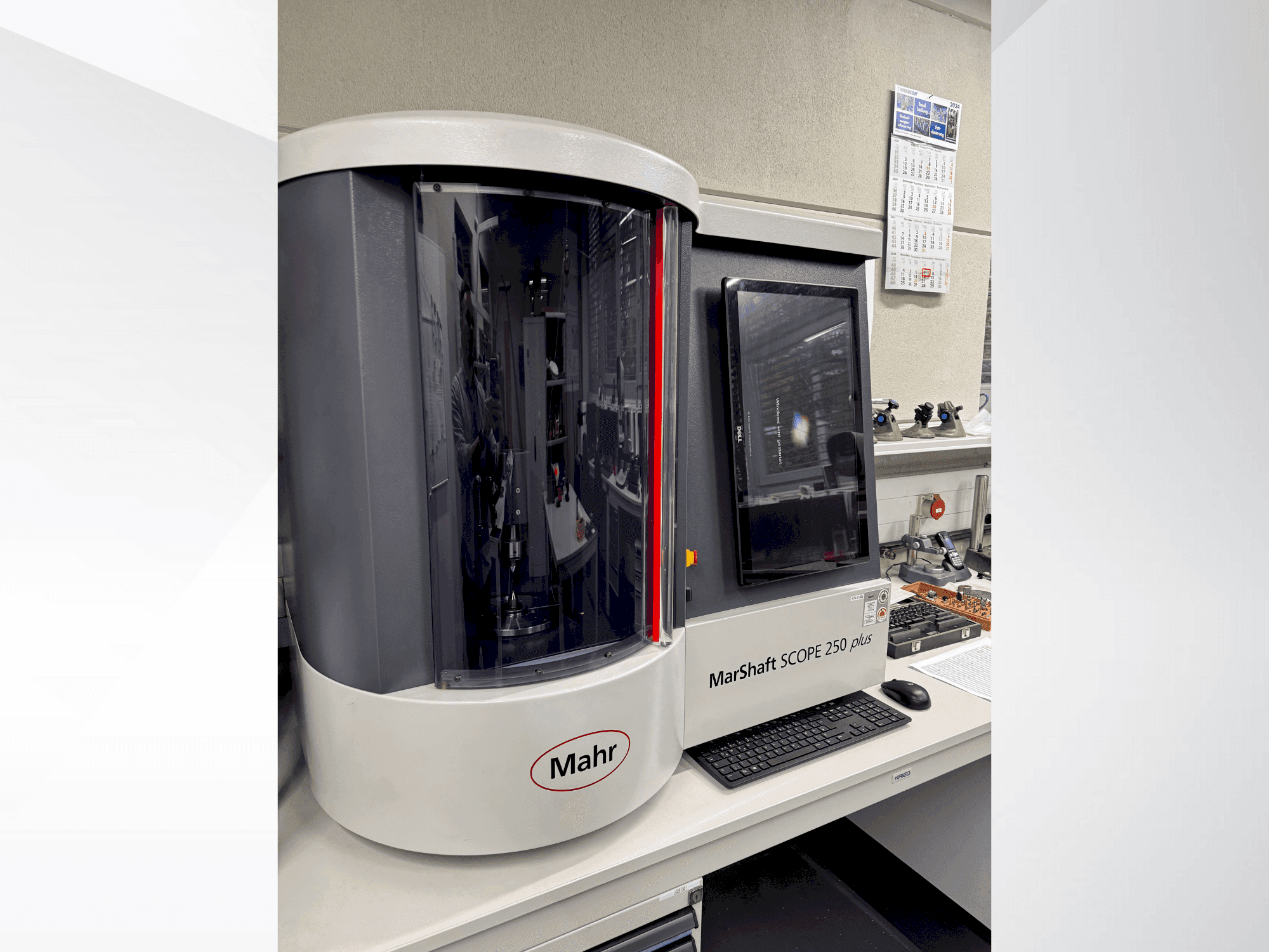 Vista frontal de la máquina MAHR MahrShaft SCOPE 250 plus