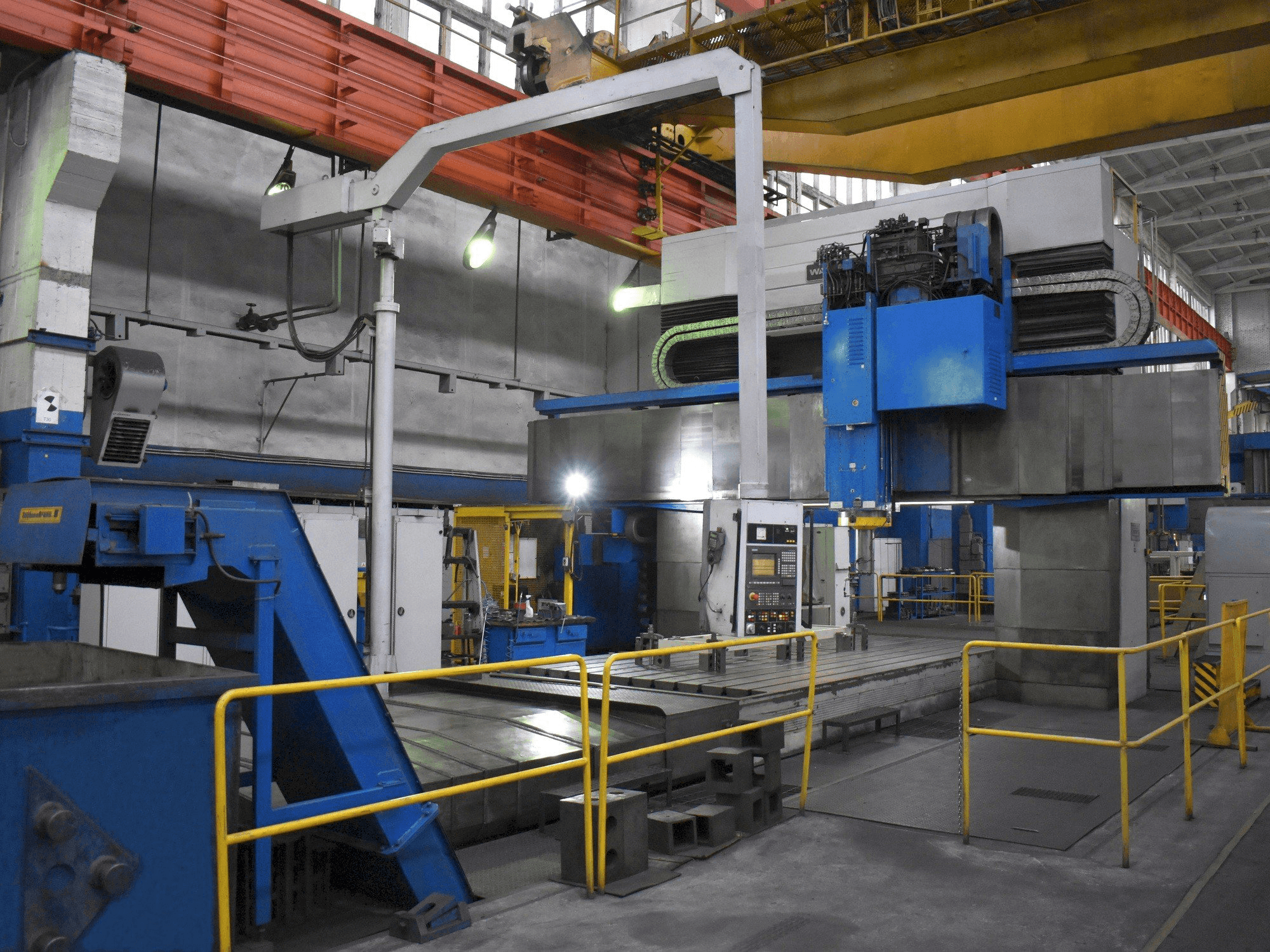 Vista frontal de la máquina WALDRICH COBURG 17S 10FP 300 NC