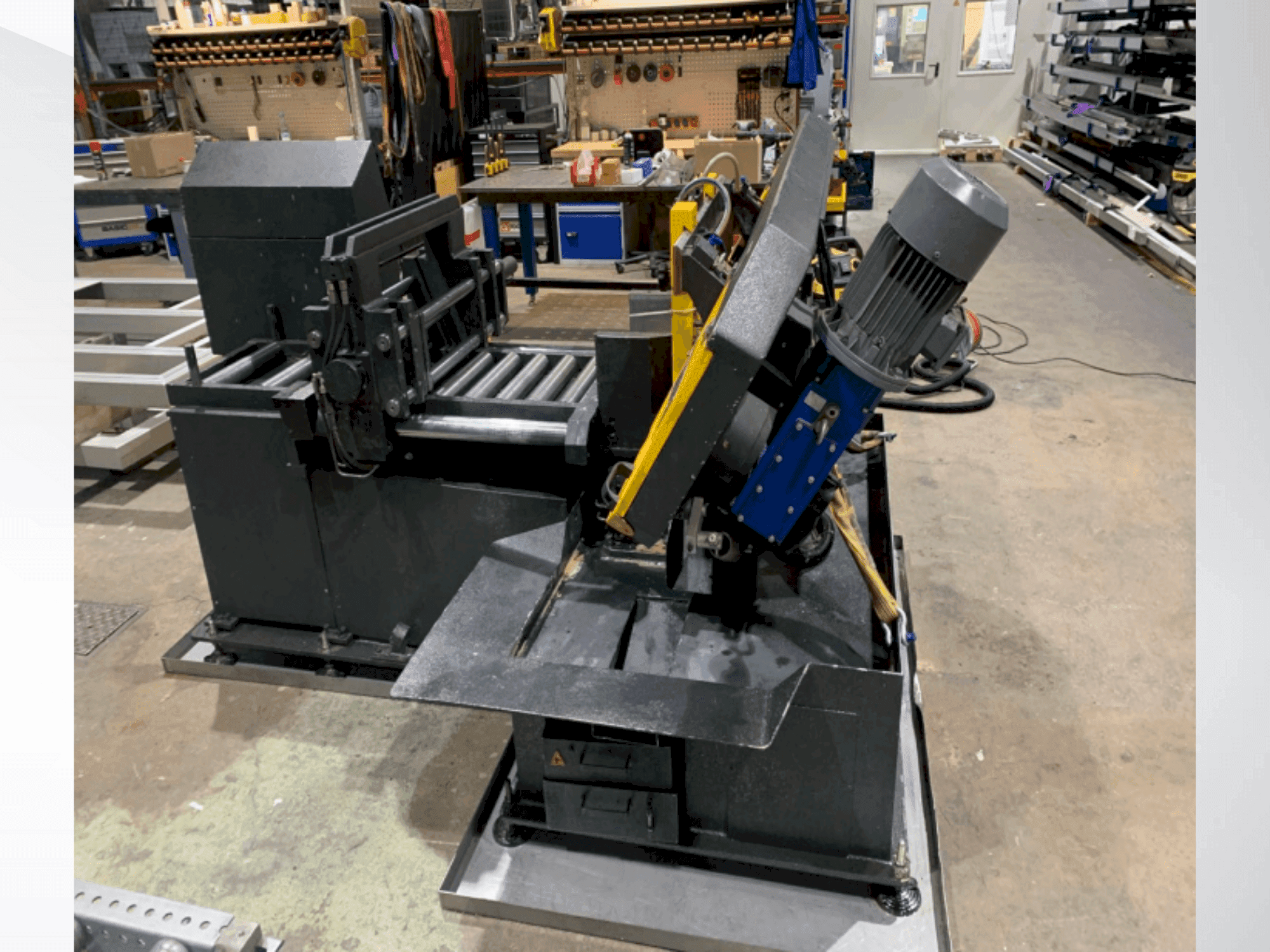 Vista frontal de la máquina BEKA-MAK BMSO 320 GH