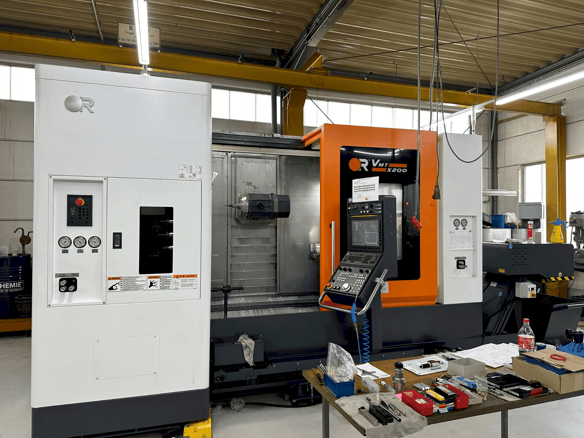 Vista frontal de la máquina Victor VMT X200 (2023)