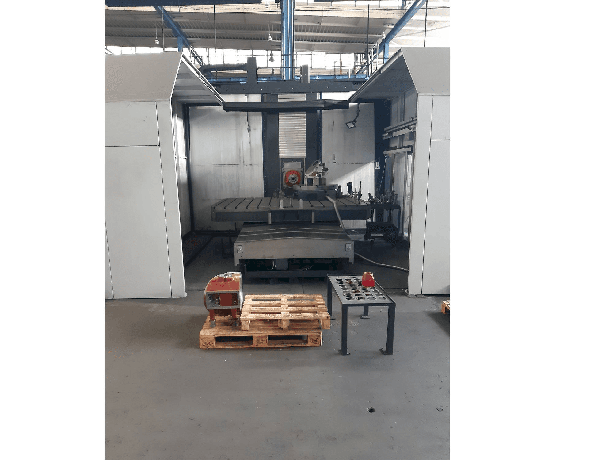 Vista frontal de la máquina Tos KURZIM FOQ 80