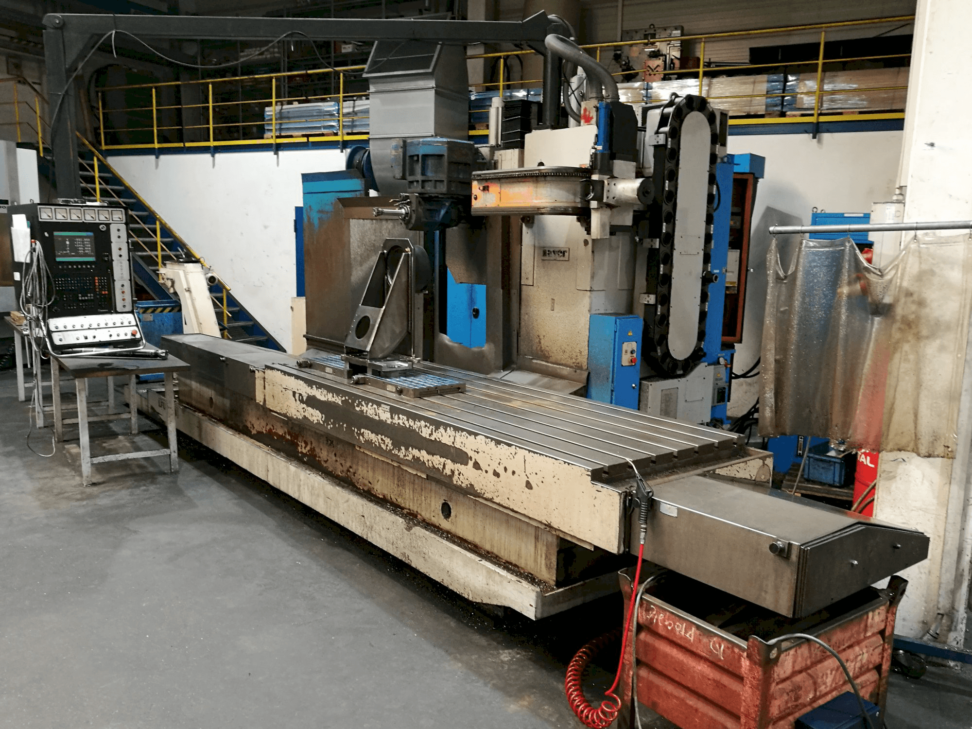 Vista derecha de la máquina Zayer LFU 3000