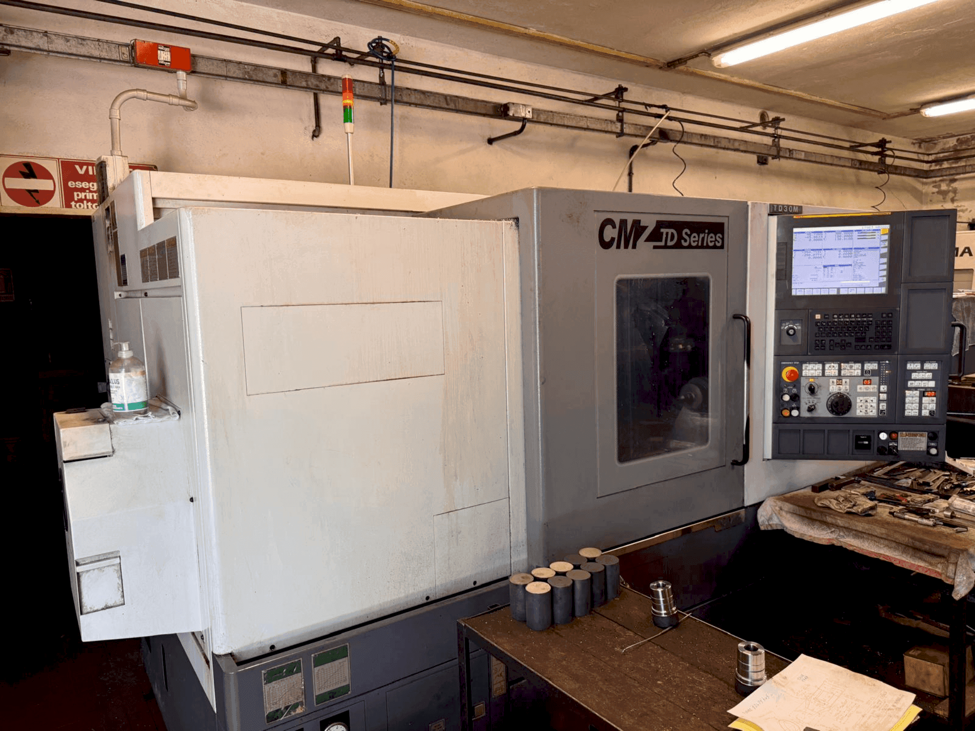 Vista frontal de la máquina CMZ TD30M