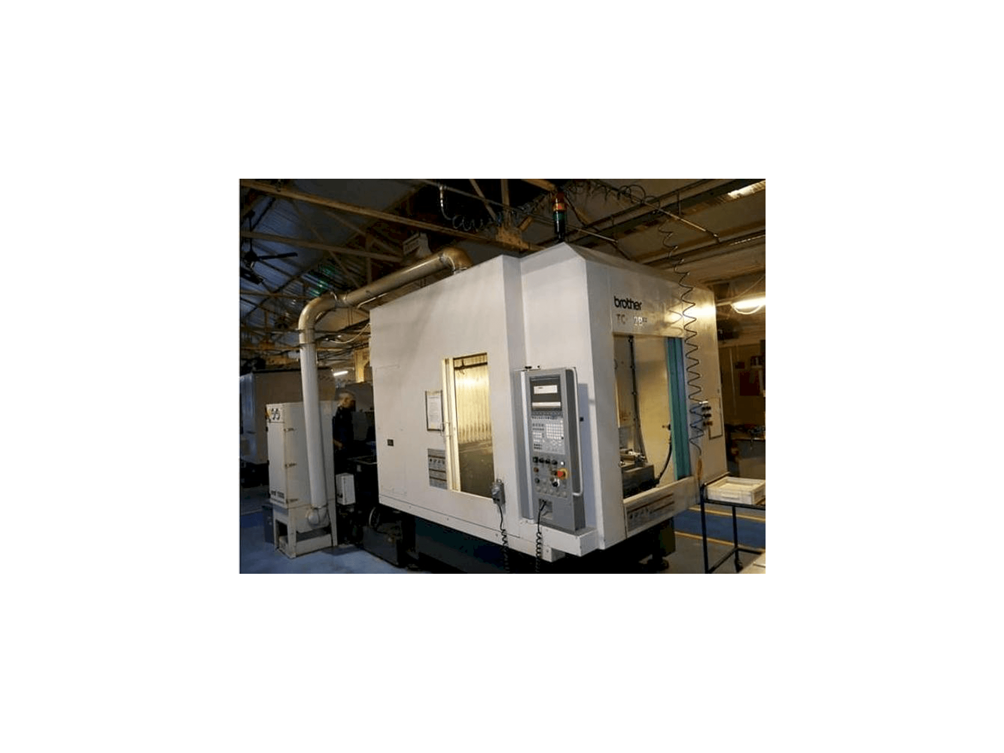 Vista frontal de la máquina Brother TC-32 BN QT