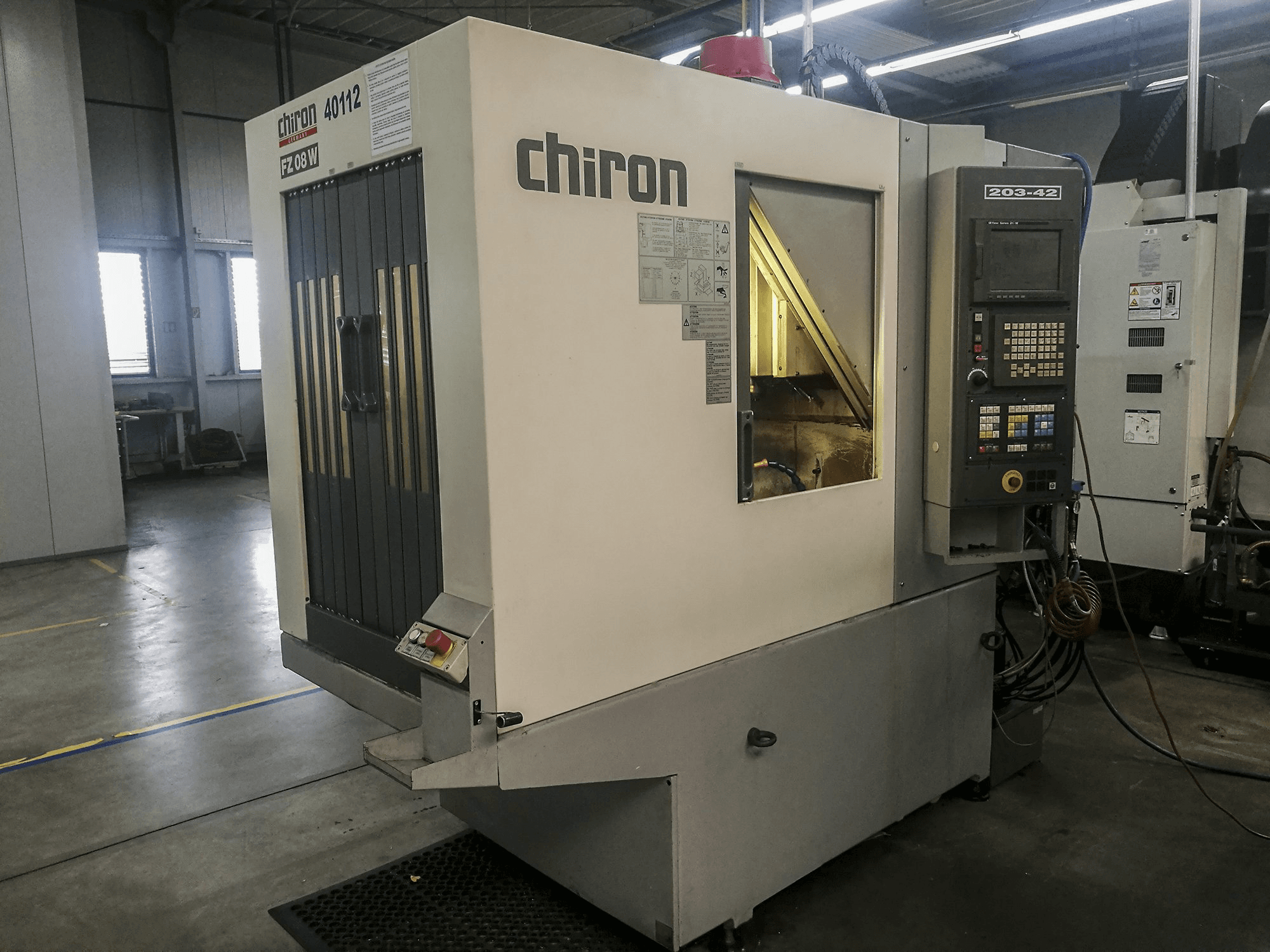 Vista izquierda de la máquina Chiron FZ 08 W