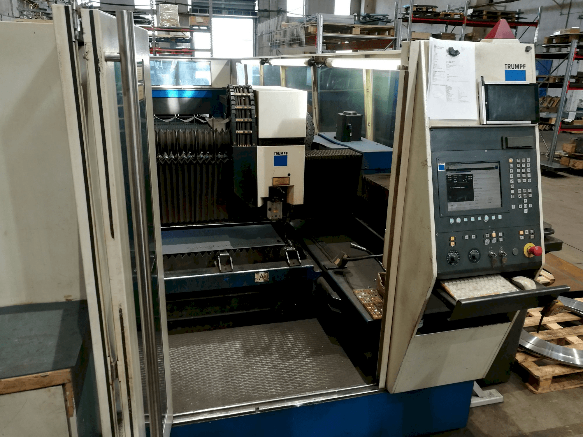 Vista frontal de la máquina Trumpf TruLaser 5060