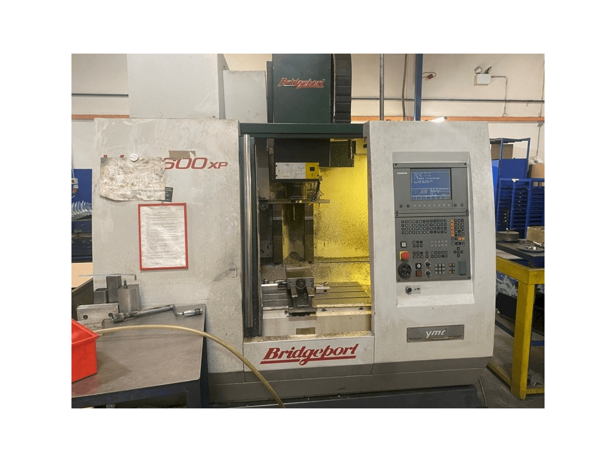 Vista frontal de la máquina Bridgeport VMC 600XP
