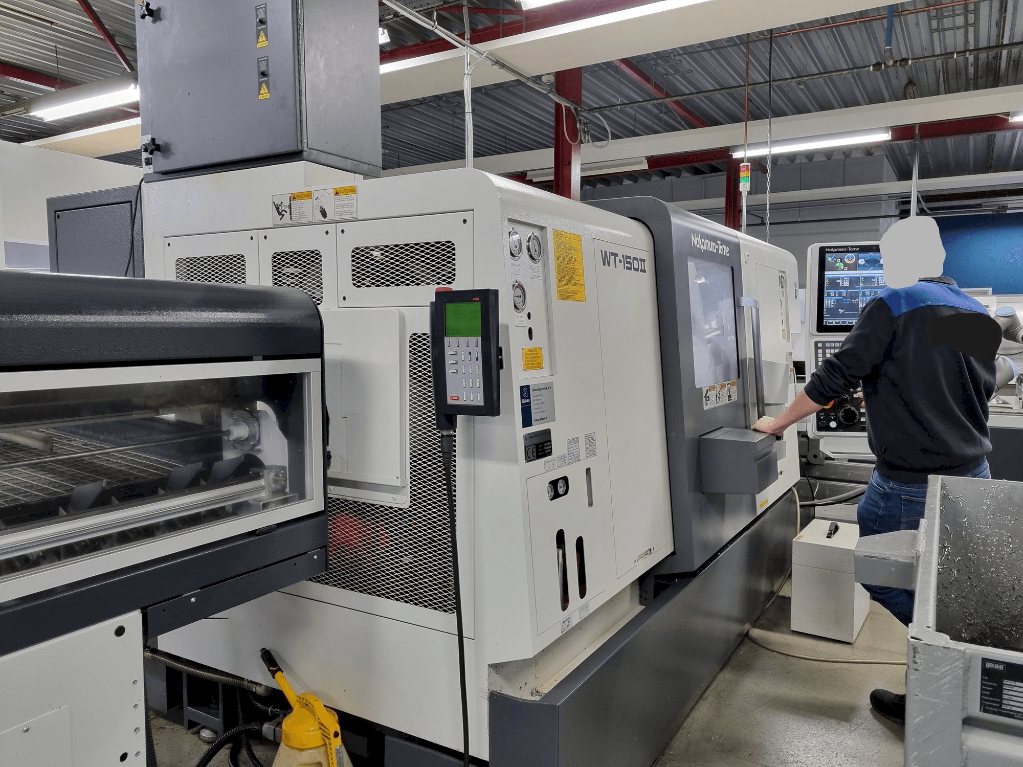 Vista frontal de la máquina NAKAMURA-TOME WT-150II