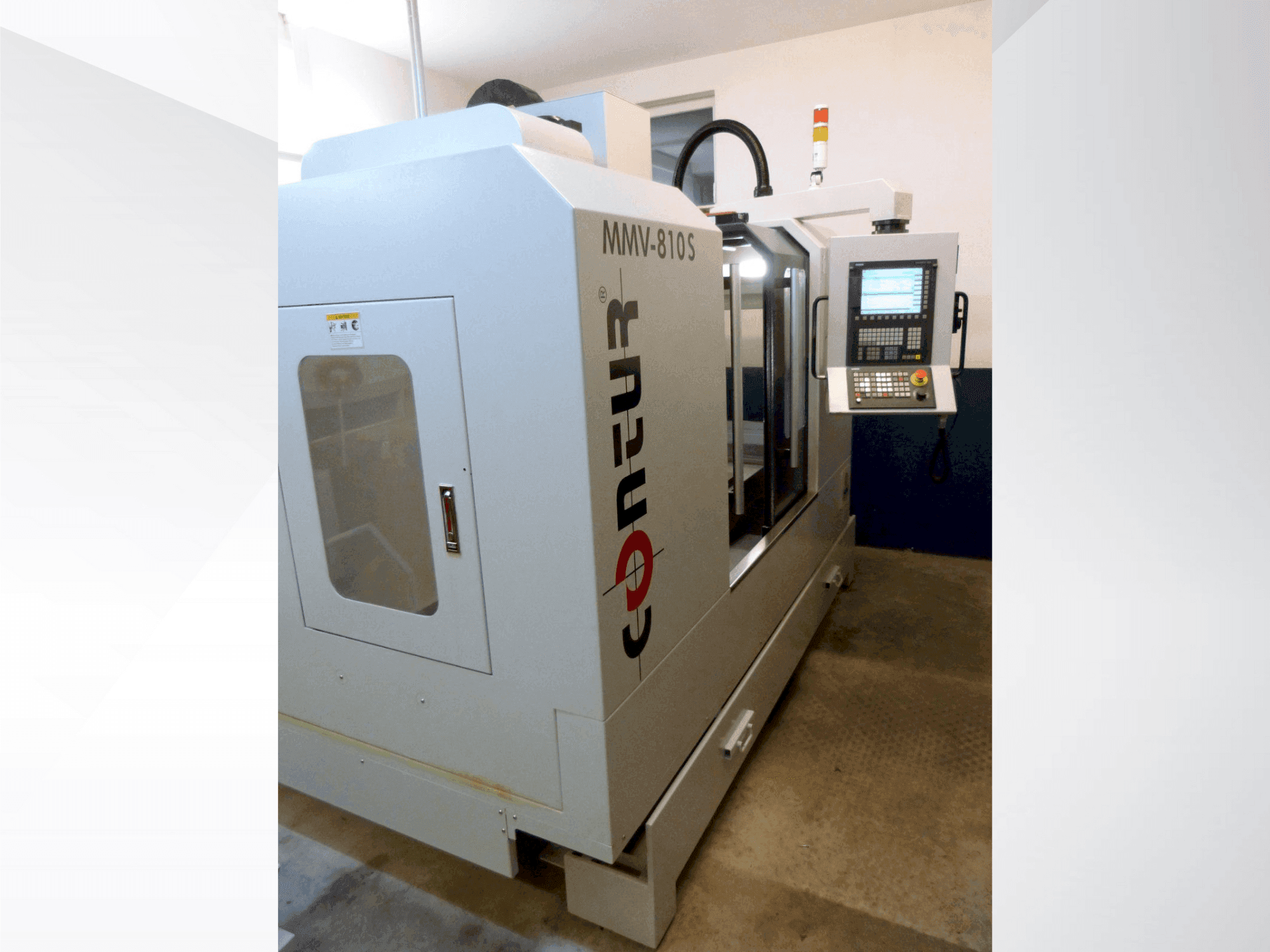 Vista frontal de la máquina Saeilo Contur MMV 810 S
