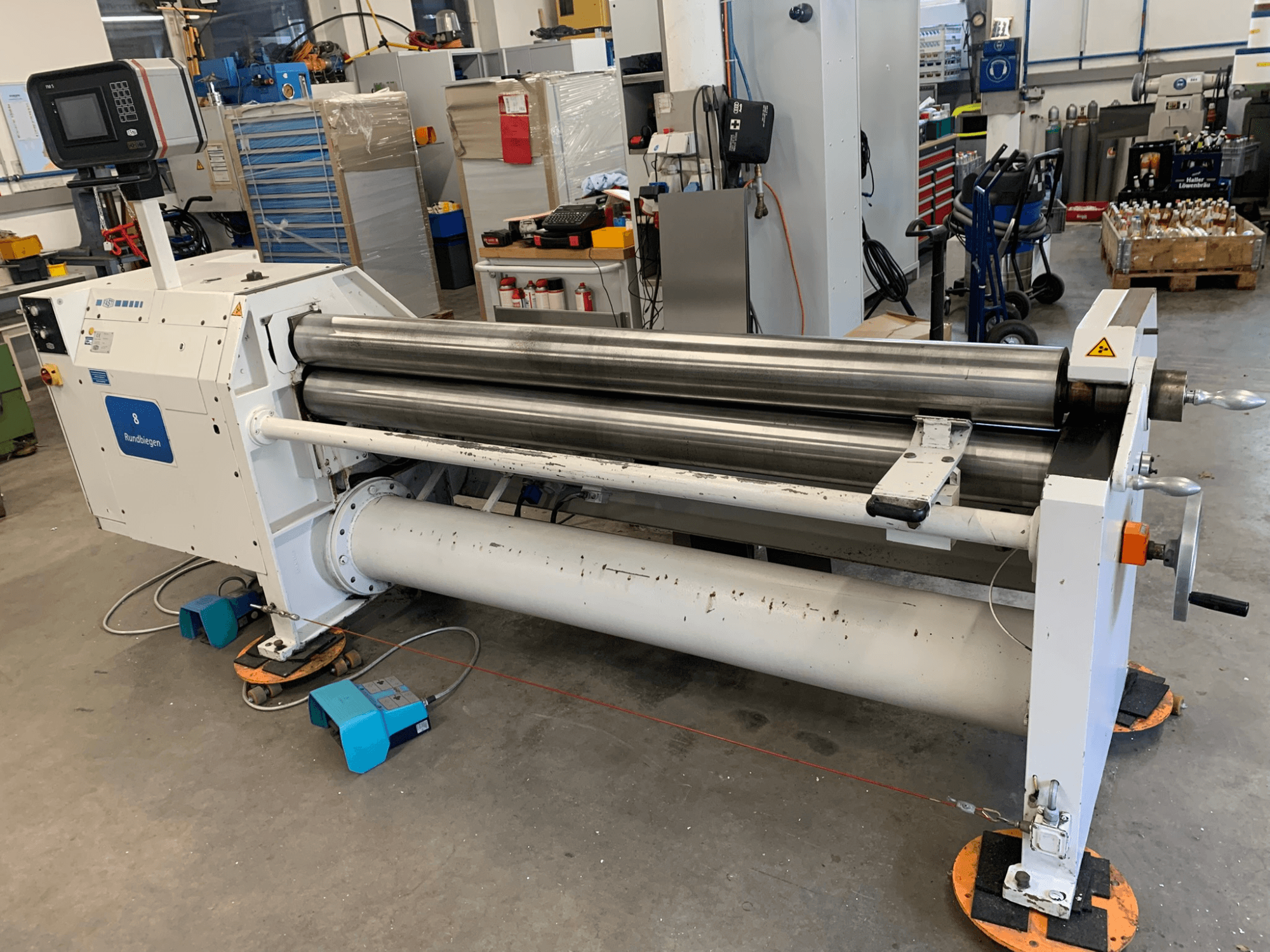 Máquina laminadora de chapas FASTI, modelo 136-20-4,5, vista de perfil, con rodillos plateados y panel de control.