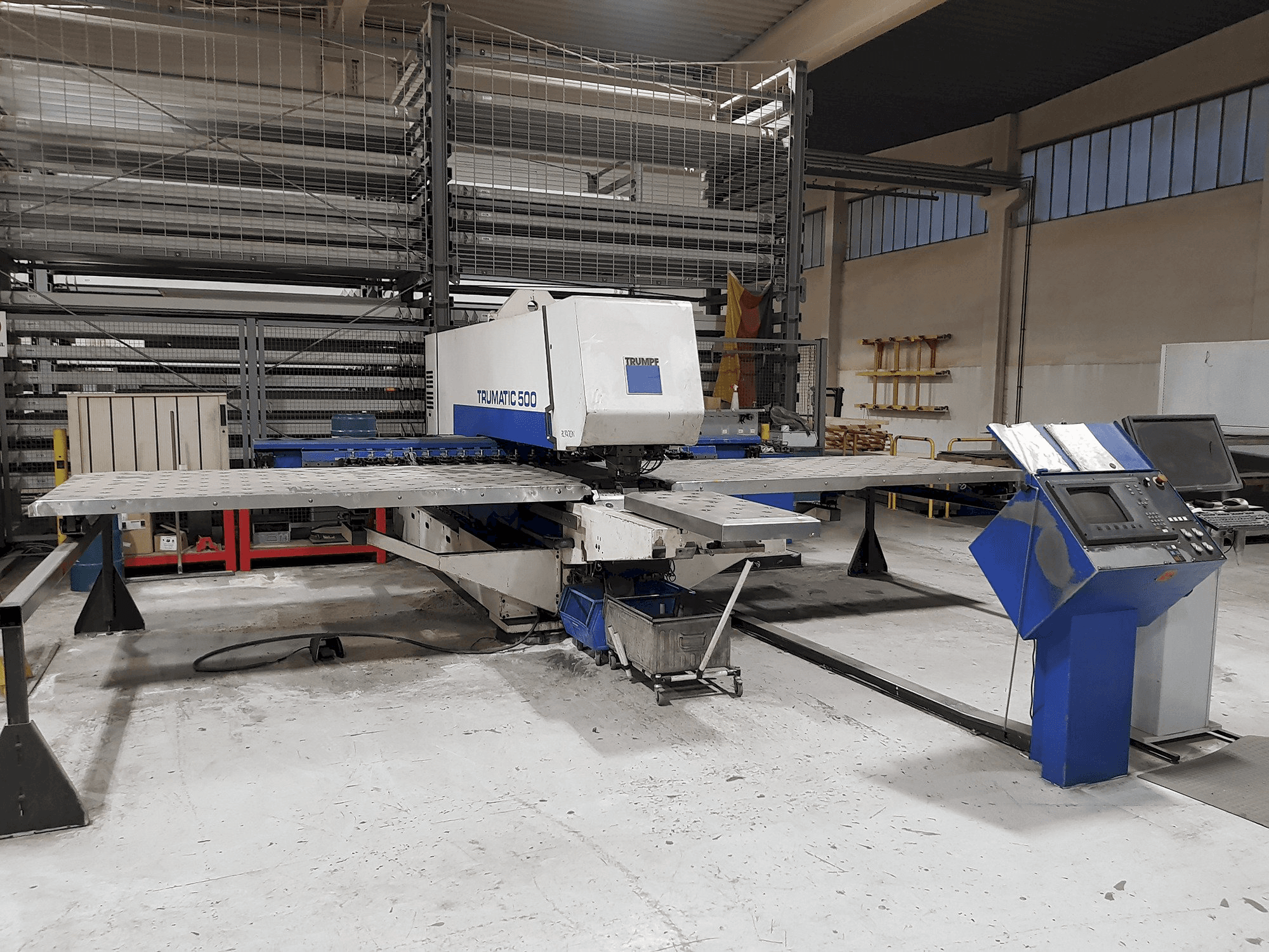 Vista frontal de la máquina Trumpf Trumatic 500