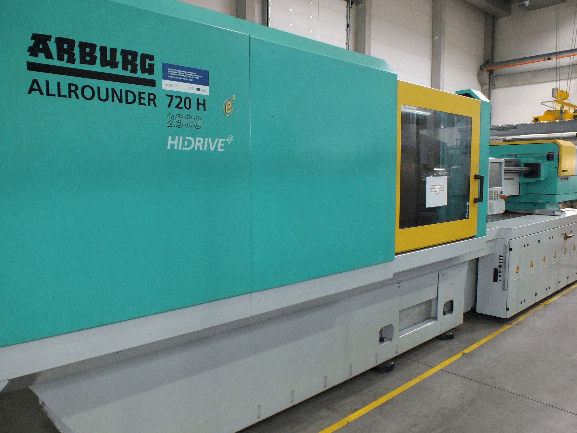 Vista frontal de la máquina Arburg Allrounder H 2900-3200 Packaging