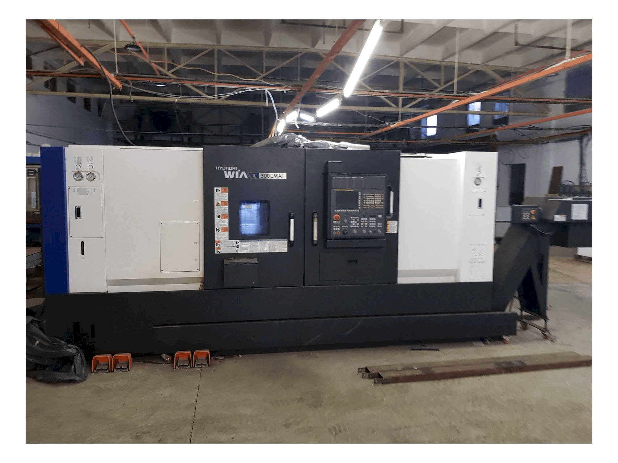 Vista frontal de la máquina Hyundai Wia L300LMA