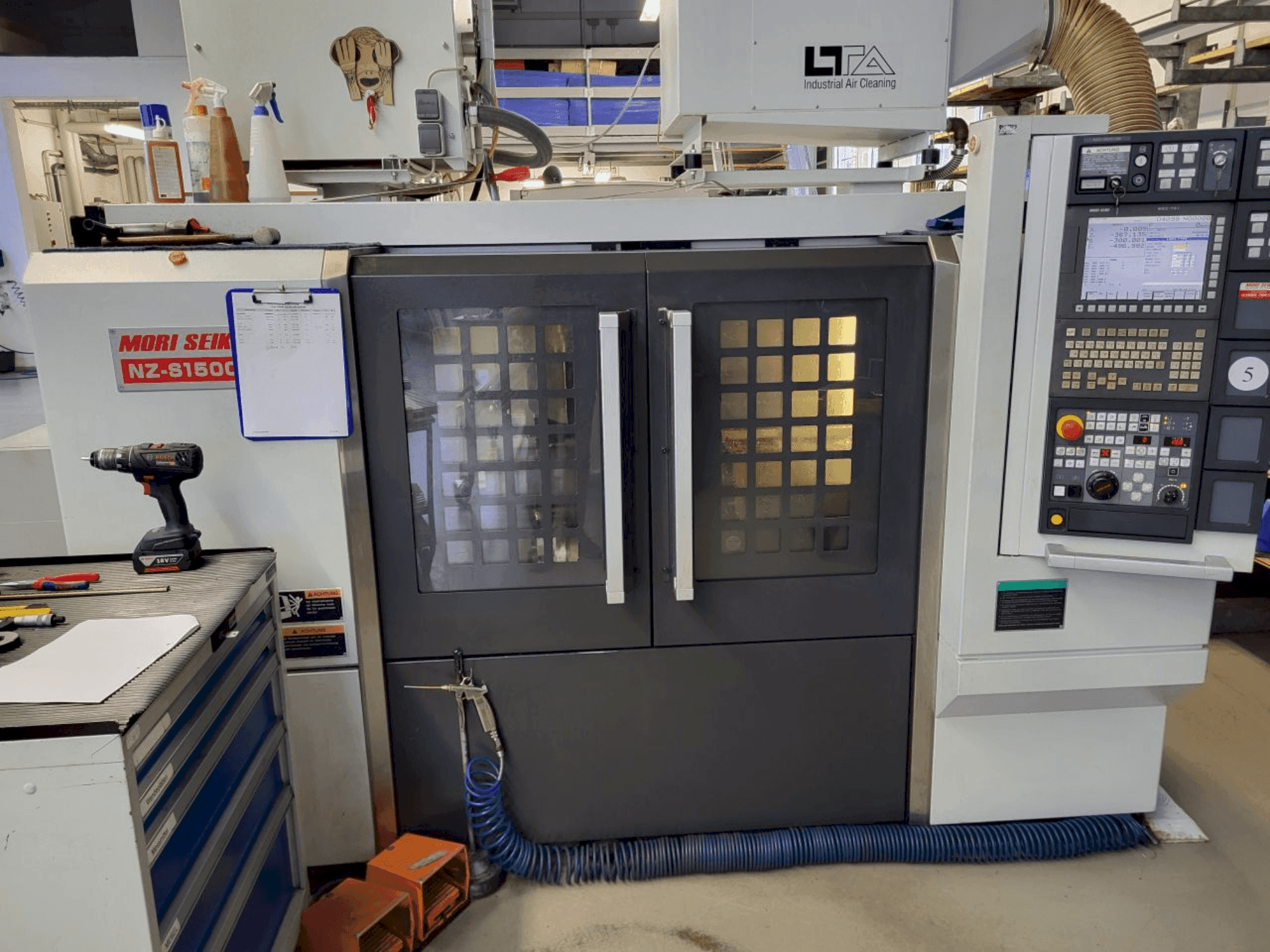 Vista frontal de la máquina MORI SEIKI NZ-S1500