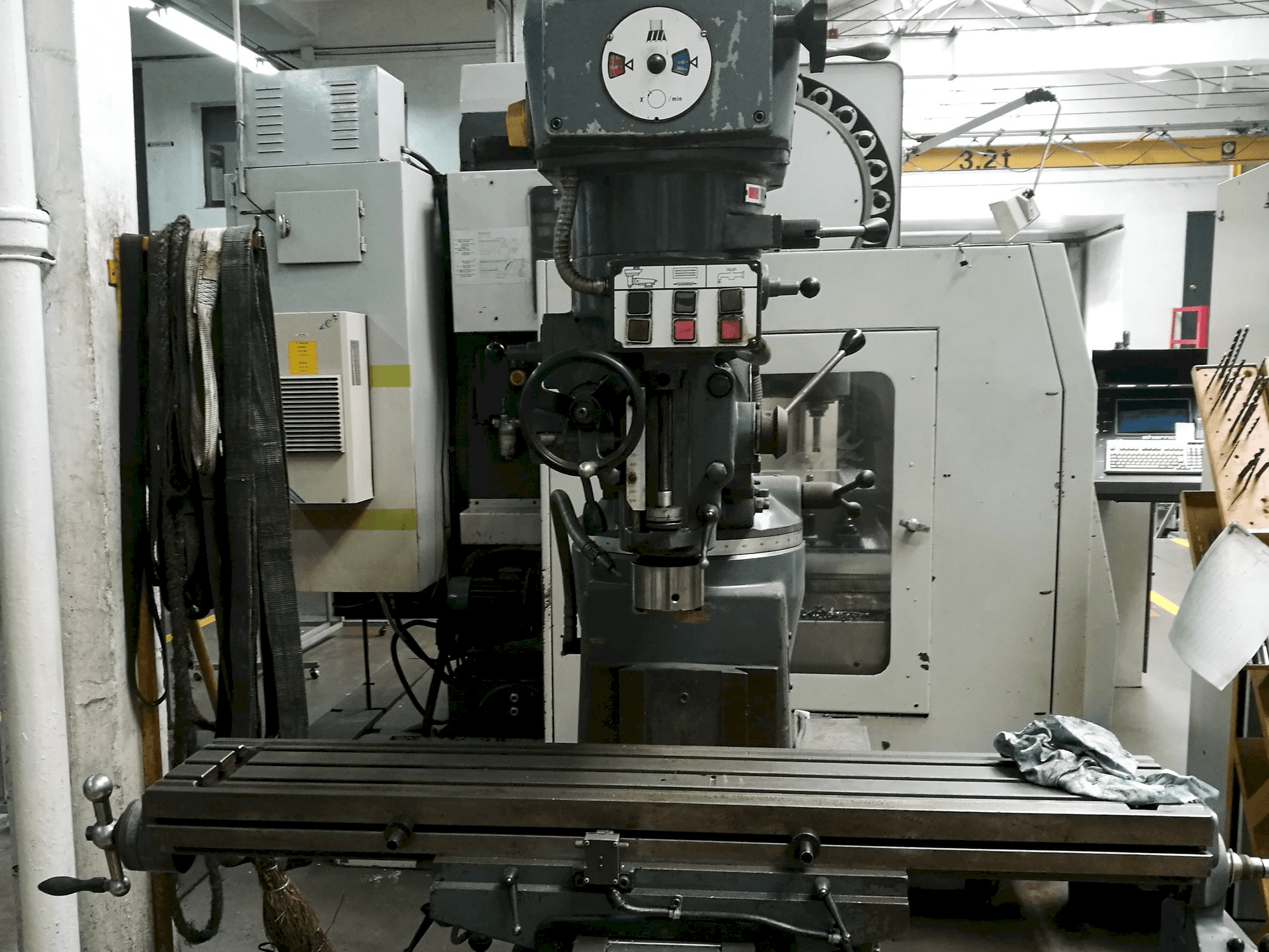 Vista frontal de la máquina LAGUN FTV2